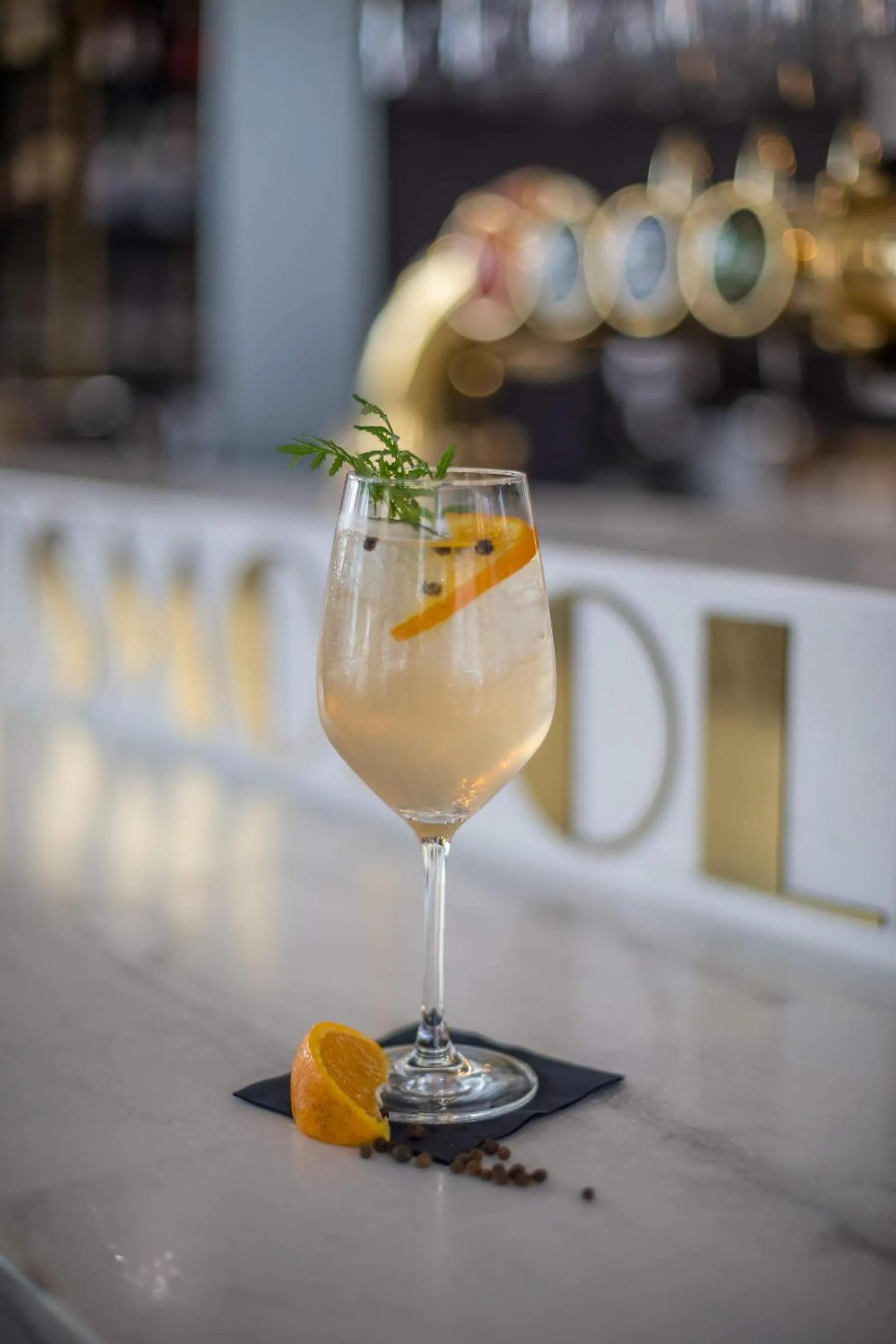 Lounge or bar in Hôtel Cosmopolitain