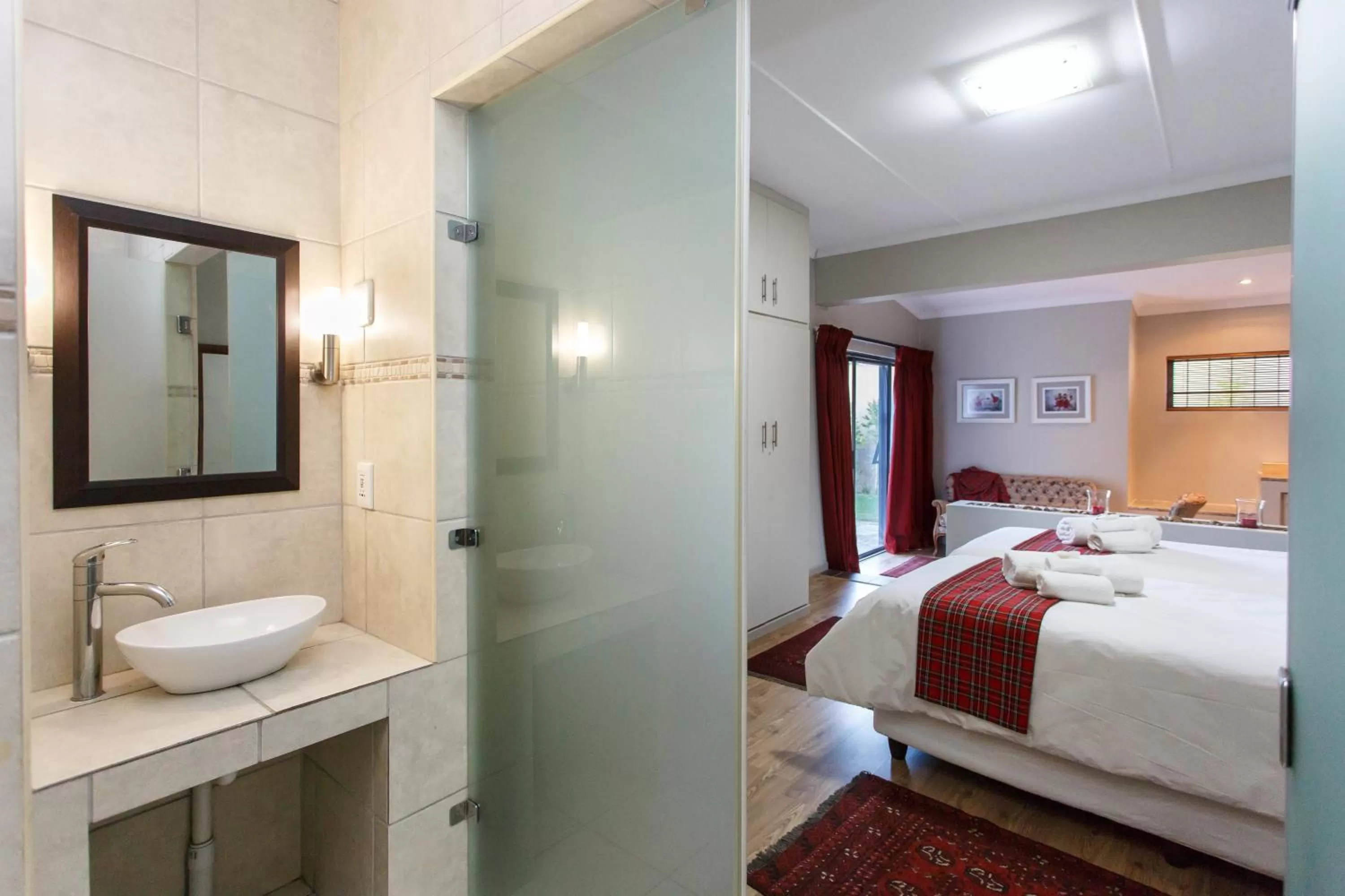 Bathroom, Bed in Argyll B&B