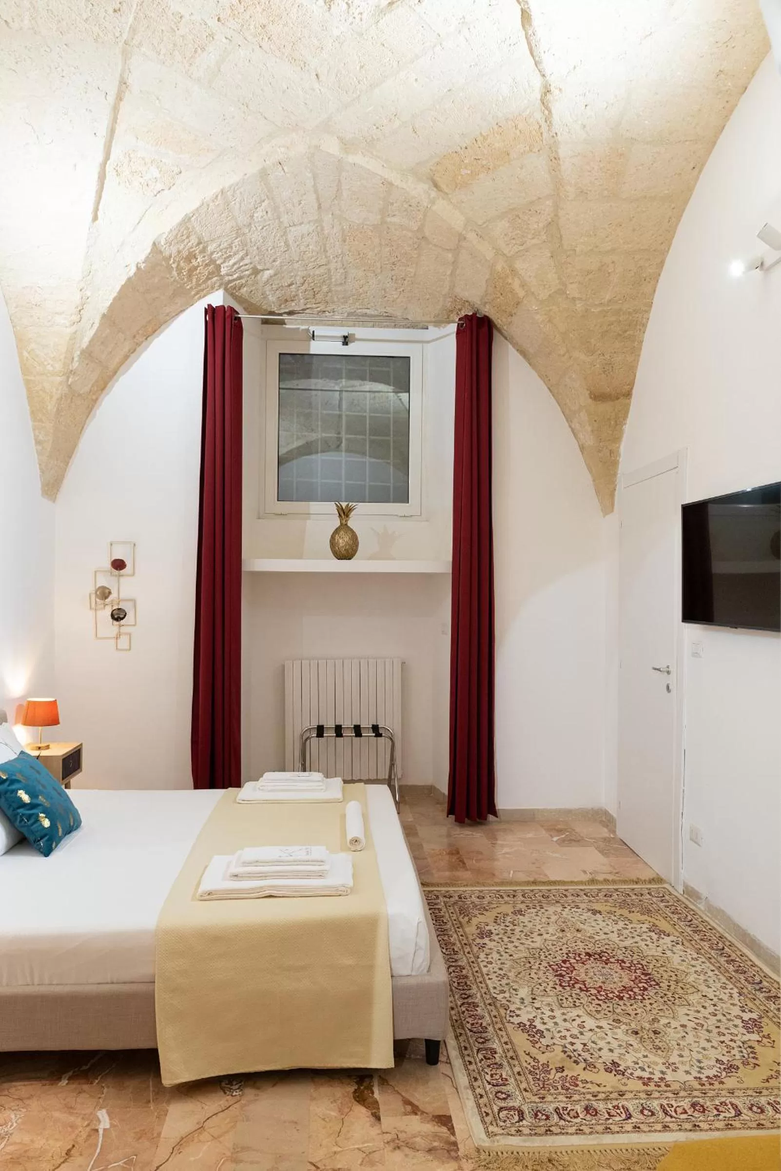 Bed in Kalinifta - Jacuzzi & Suites SIT