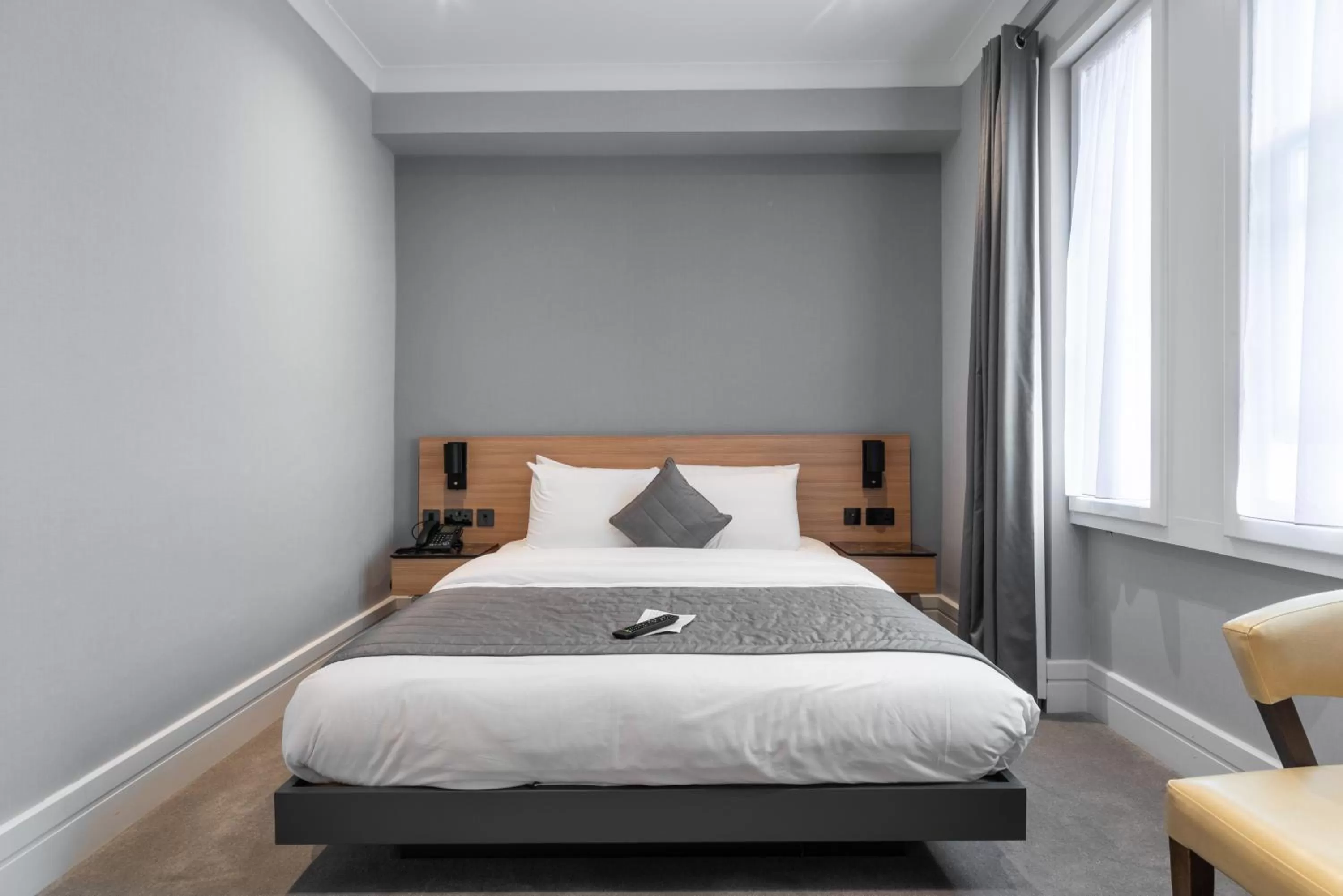 Bedroom, Bed in Gainsborough Hotel