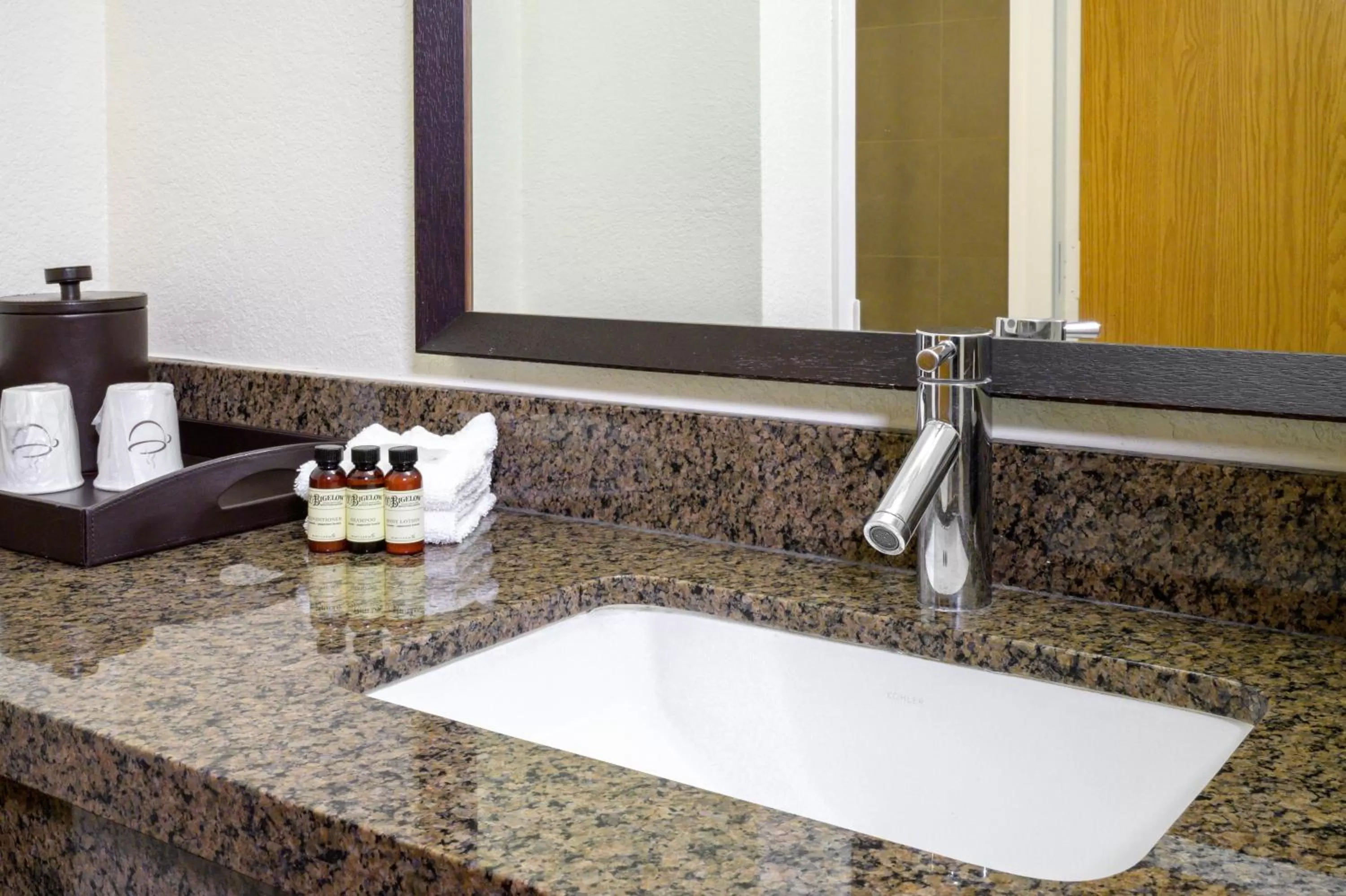 Bathroom in Airtel Plaza Hotel