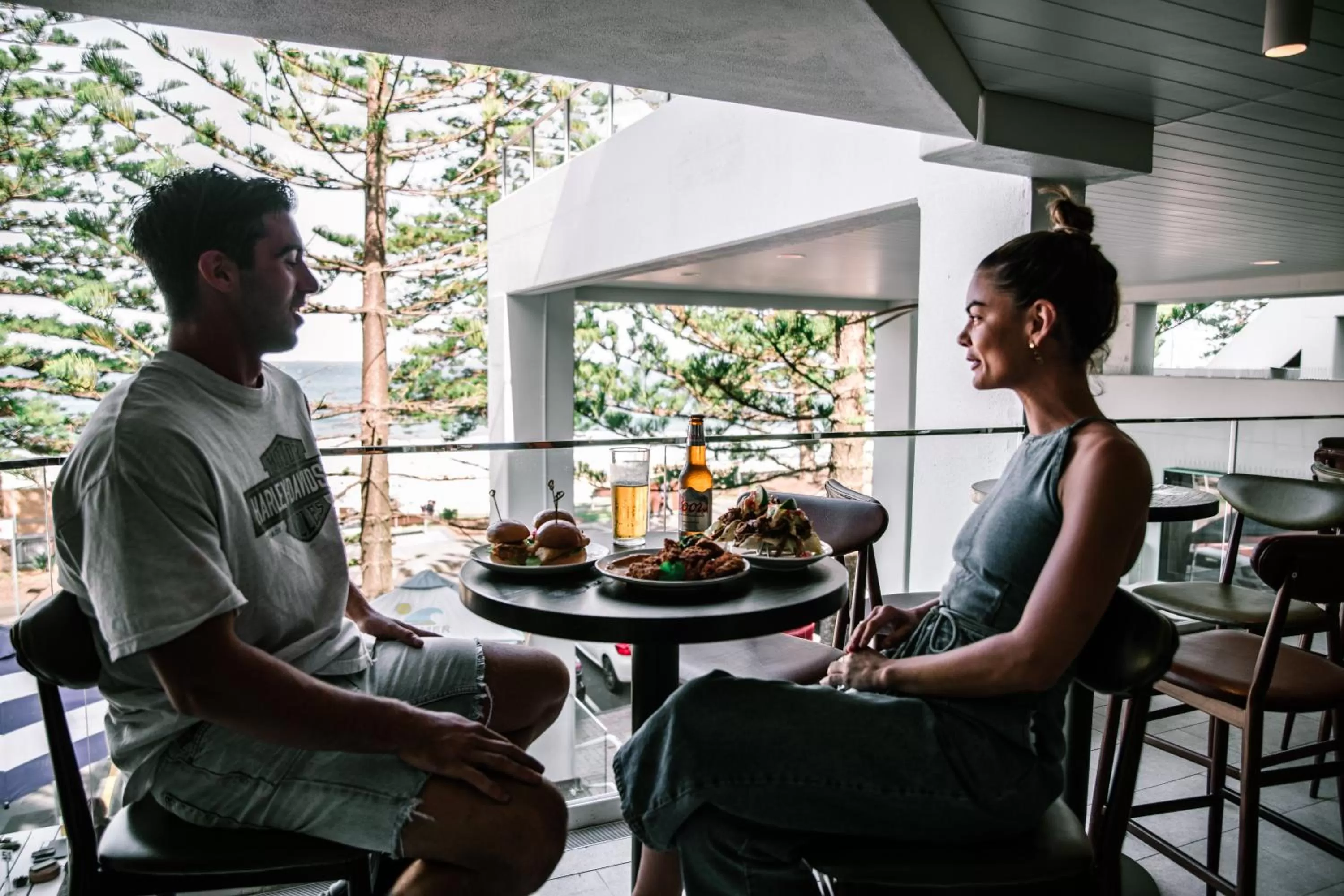 Lounge or bar in Novotel Wollongong Northbeach