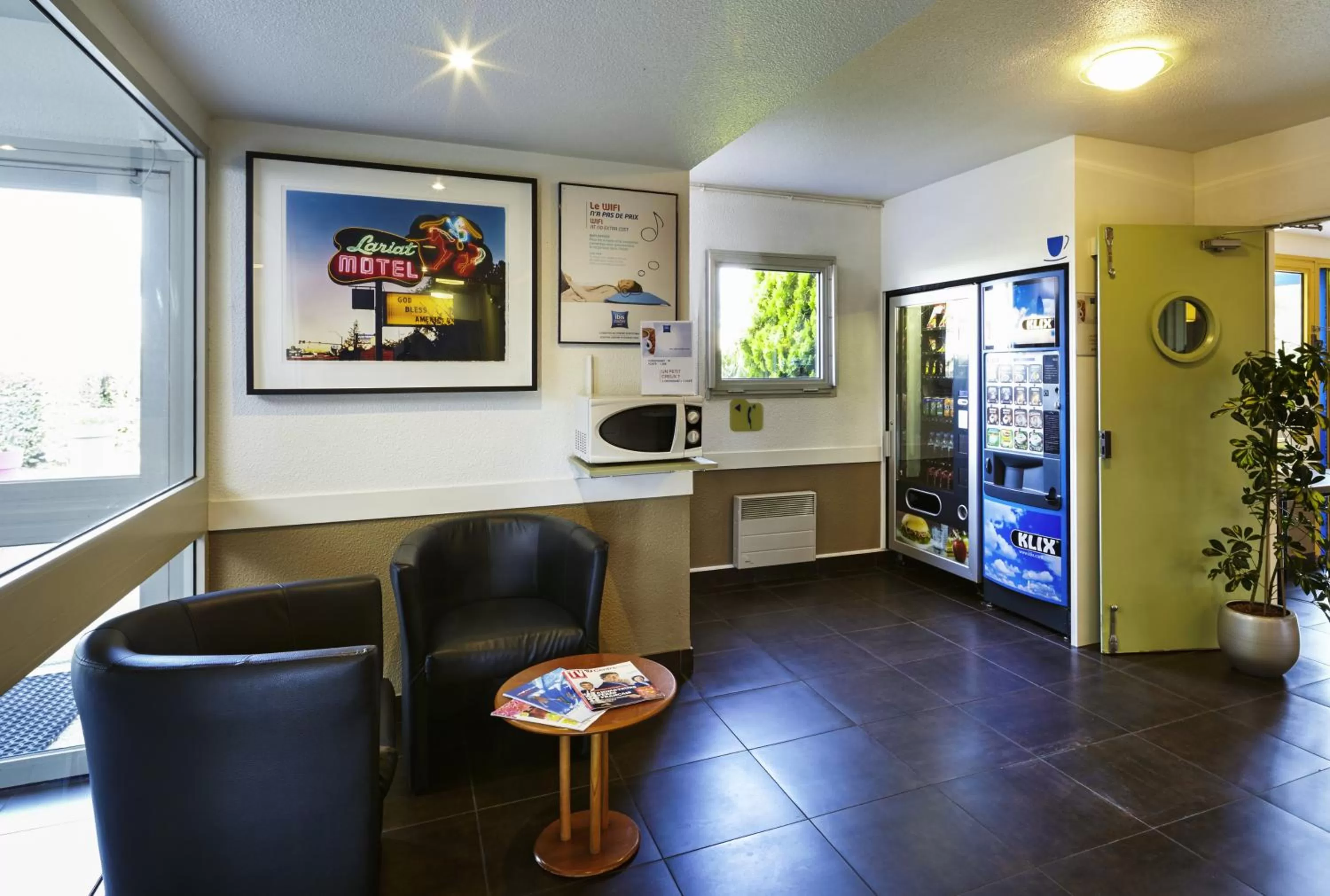 Lobby or reception in ibis budget Chartres