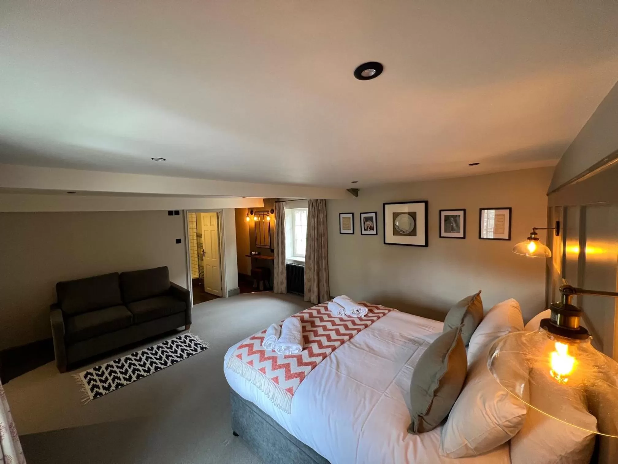 Bedroom, Bed in The Punchbowl Inn