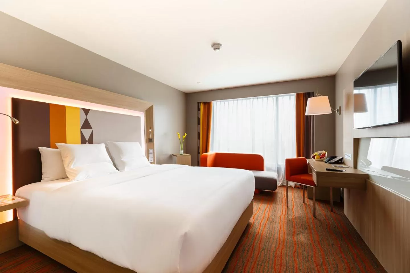 Photo of the whole room, Bed in Novotel Manila Araneta City Hotel