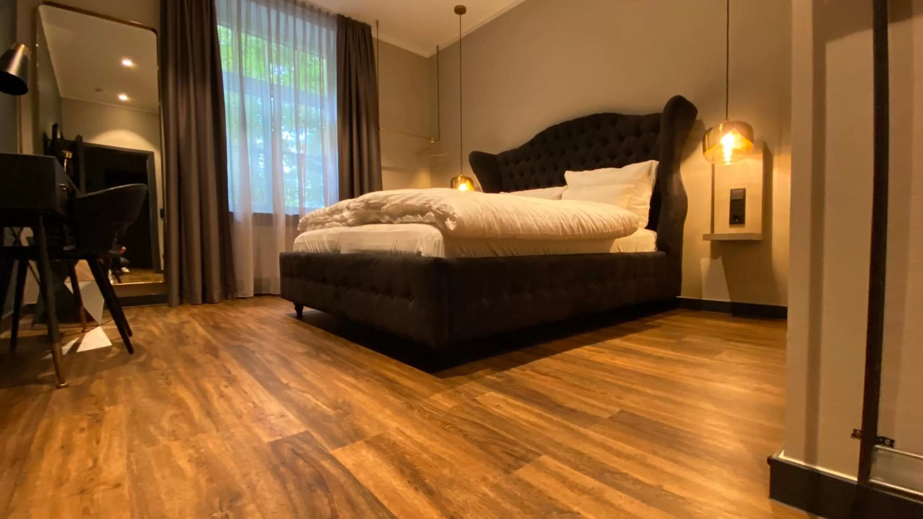 Photo of the whole room, Bed in Munich Rooms Hotel