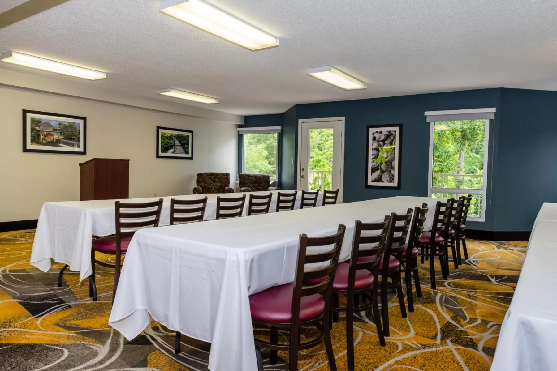 Area and facilities in Twin Mountain Inn & Suites