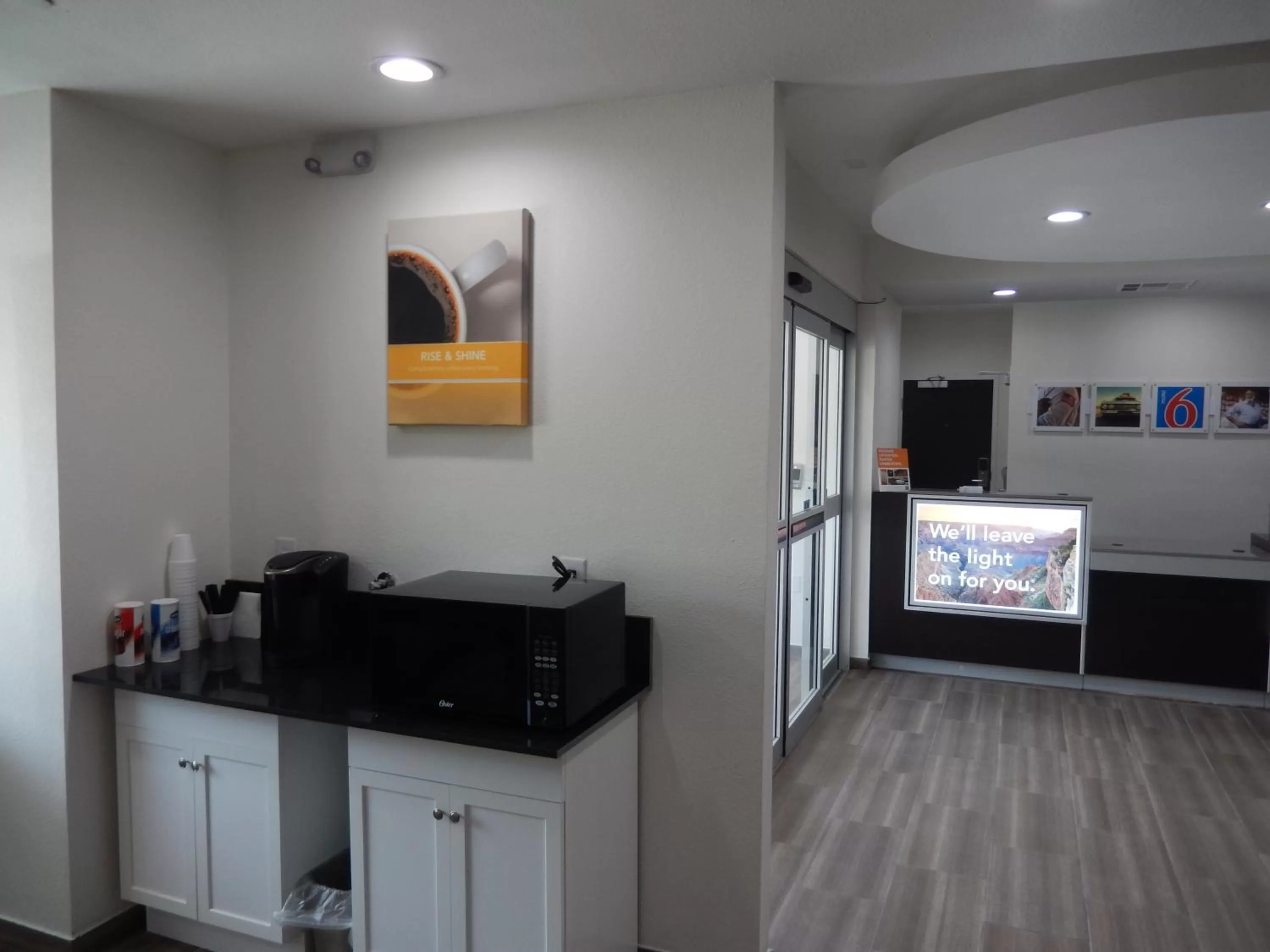 Kitchen/Kitchenette in Motel 6-Houston, TX - Downtown North