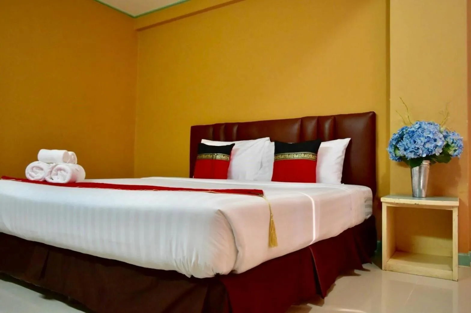 Bed in Happyland Mansion