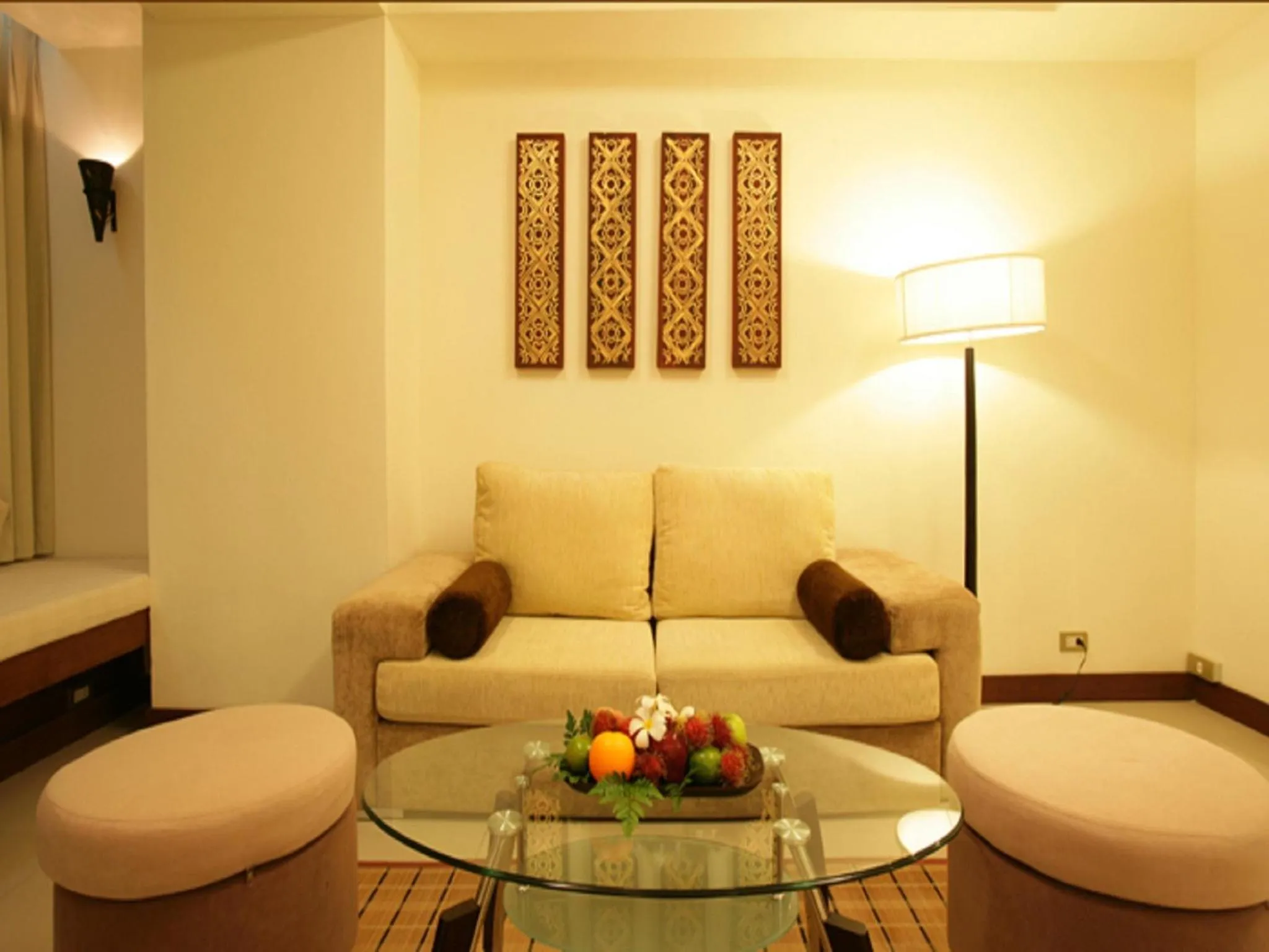 Living room in Maninarakorn Hotel