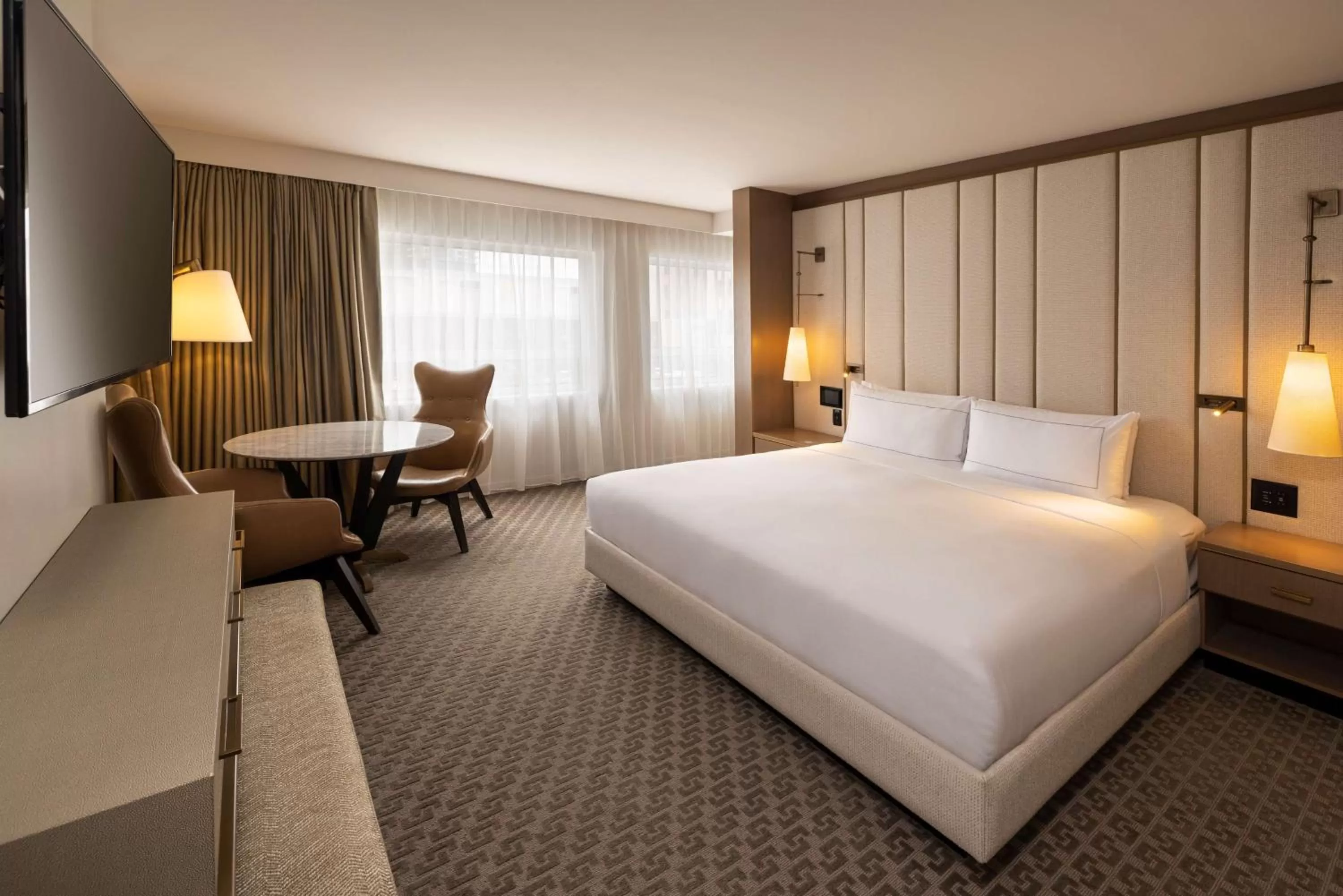 Living room, Bed in The Statler Dallas, Curio Collection By Hilton