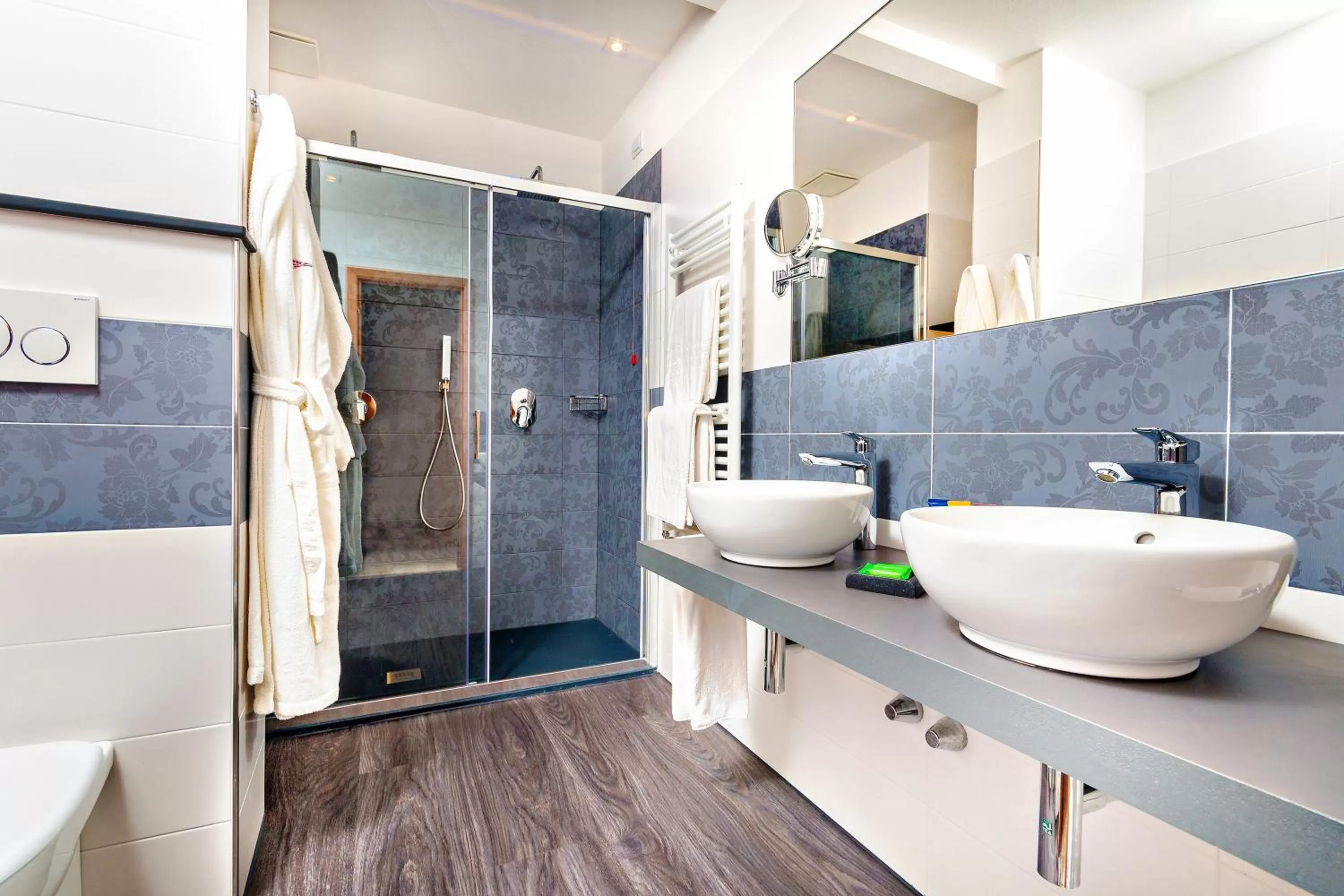 Shower in Hotel Monte Rosa