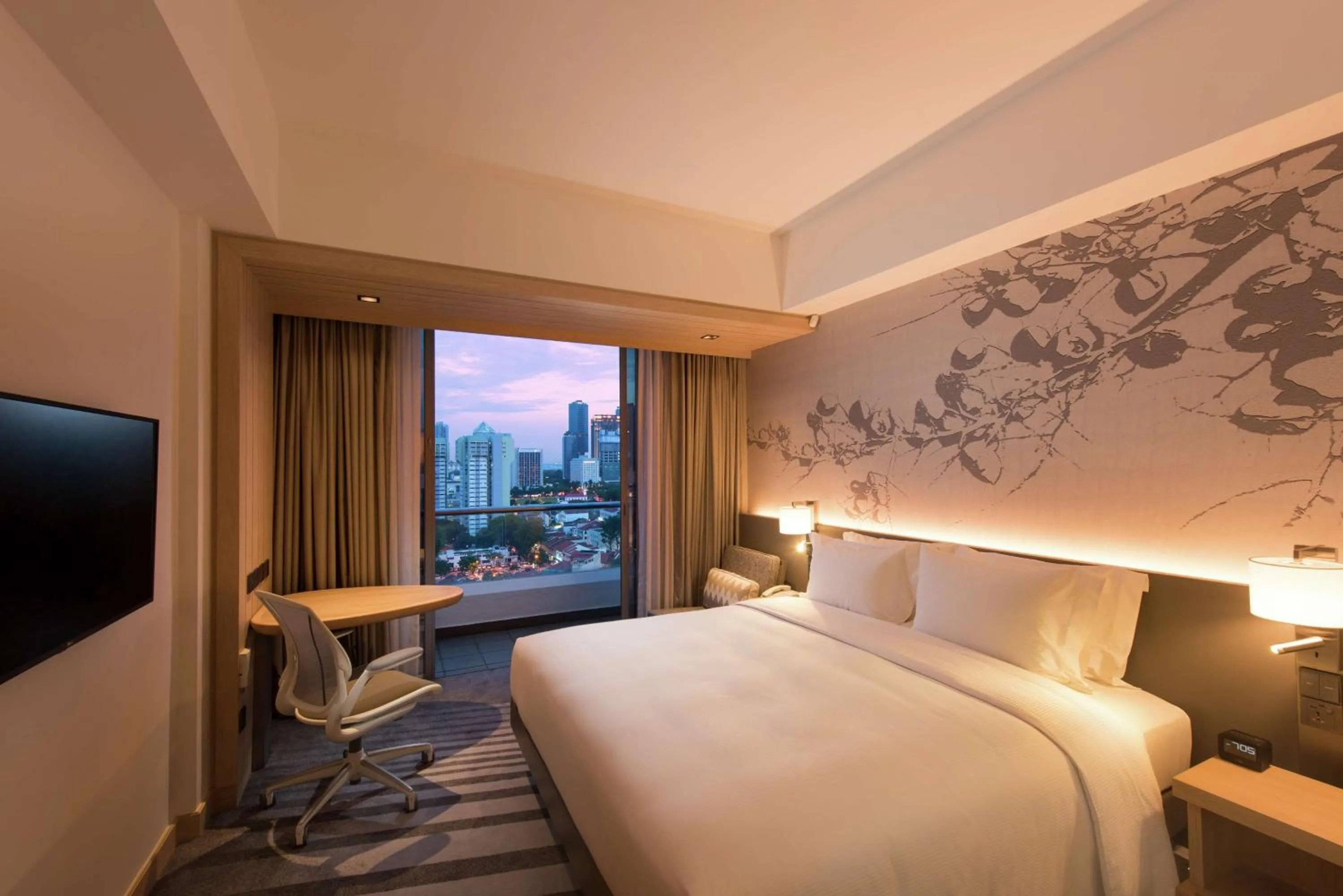 Bedroom, Bed in Hilton Garden Inn Singapore Serangoon