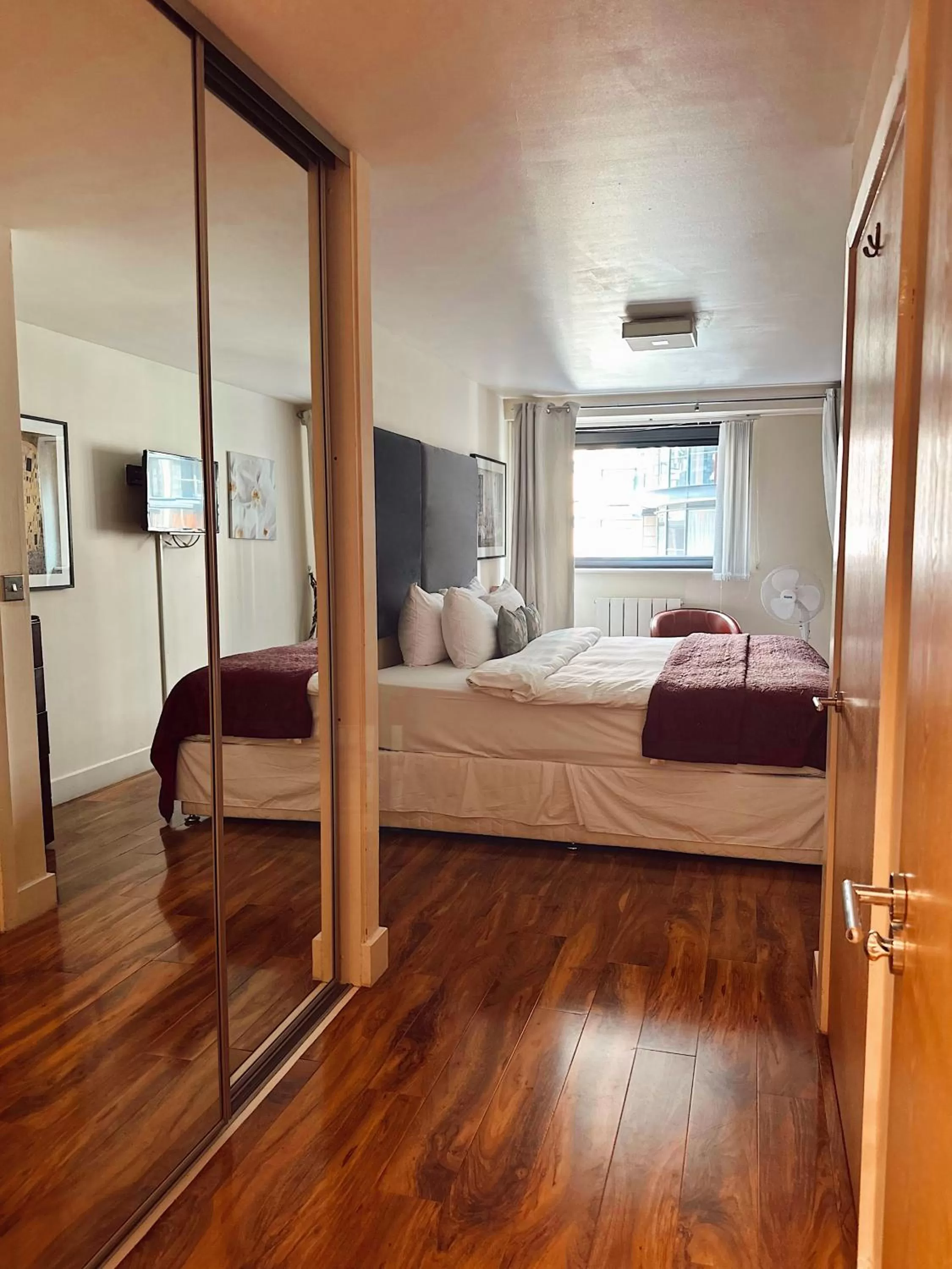 Bed in Canary Wharf - Luxury Apartments