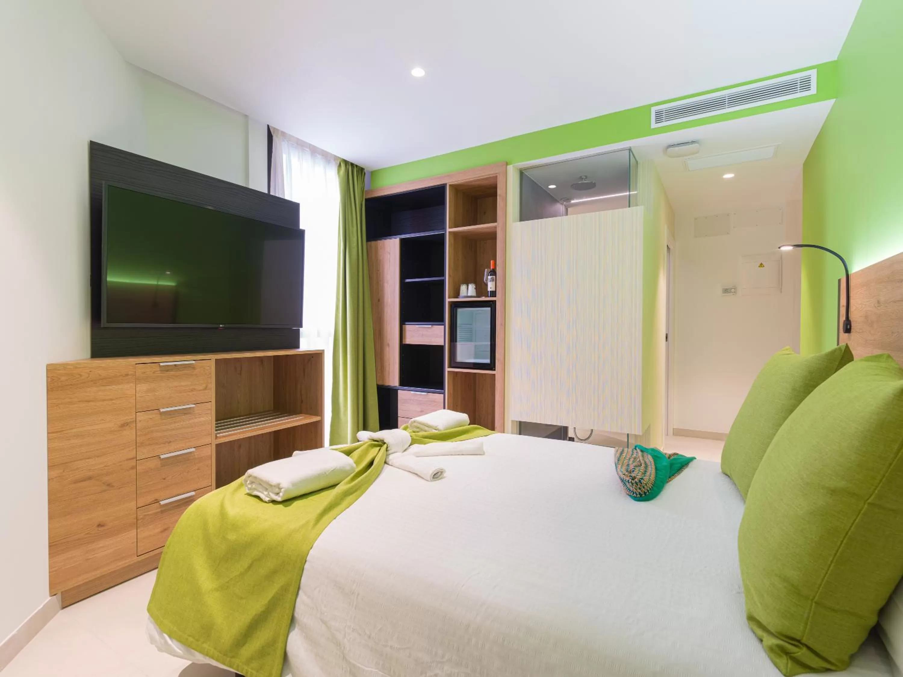 TV and multimedia, Bed in Hotel MG Poniente