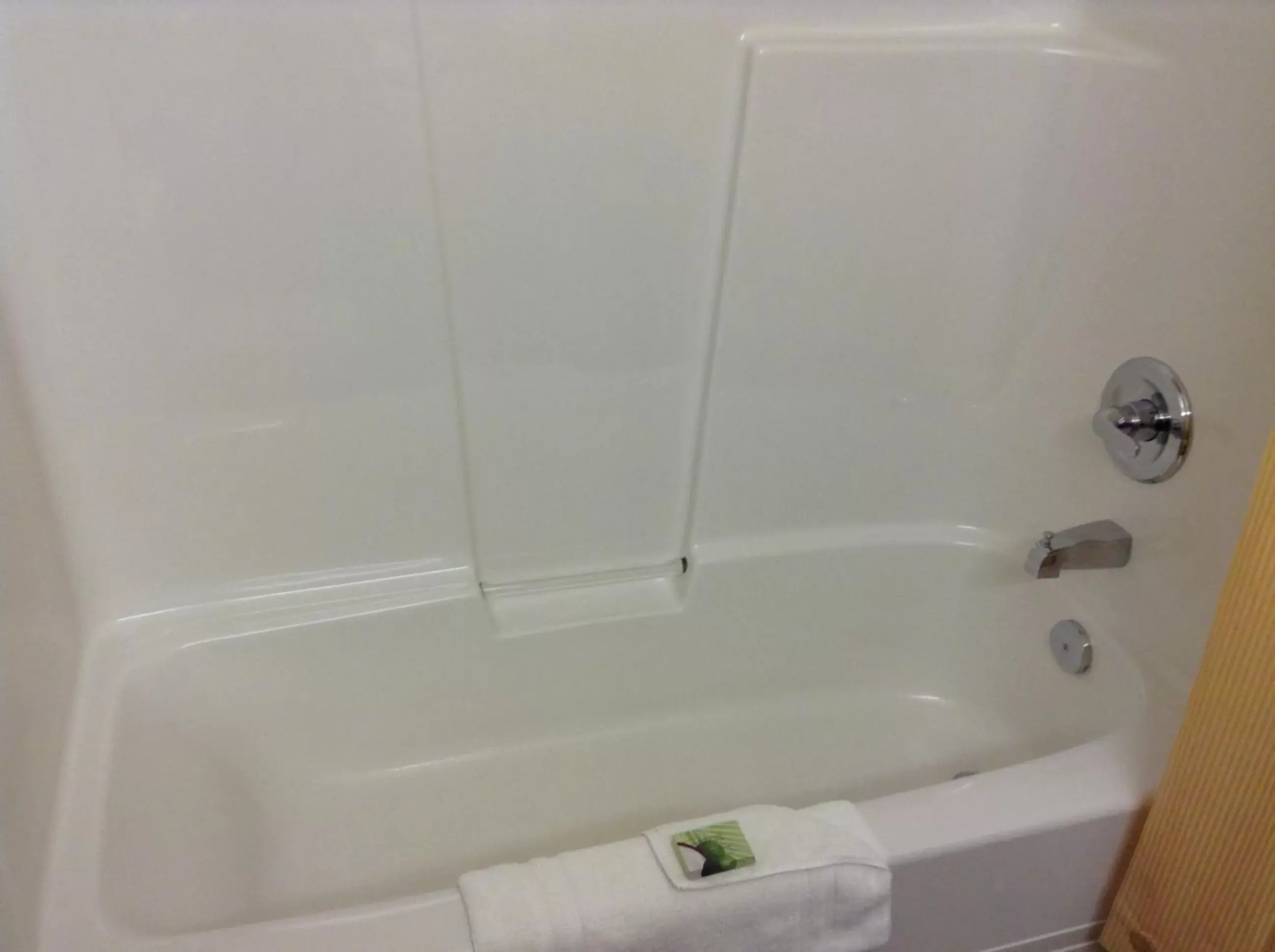 King Suite - Non-Smoking in Lakeview Inns & Suites - Fort Nelson King Suite - Non-Smoking in Lakeview Inns & Suites - Fort Nelson