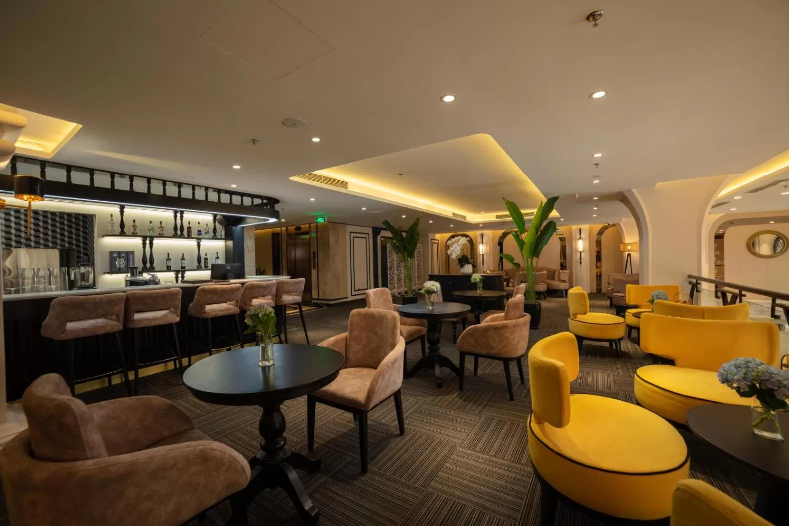 Restaurant/places to eat in FTE Ba Dinh Hotel