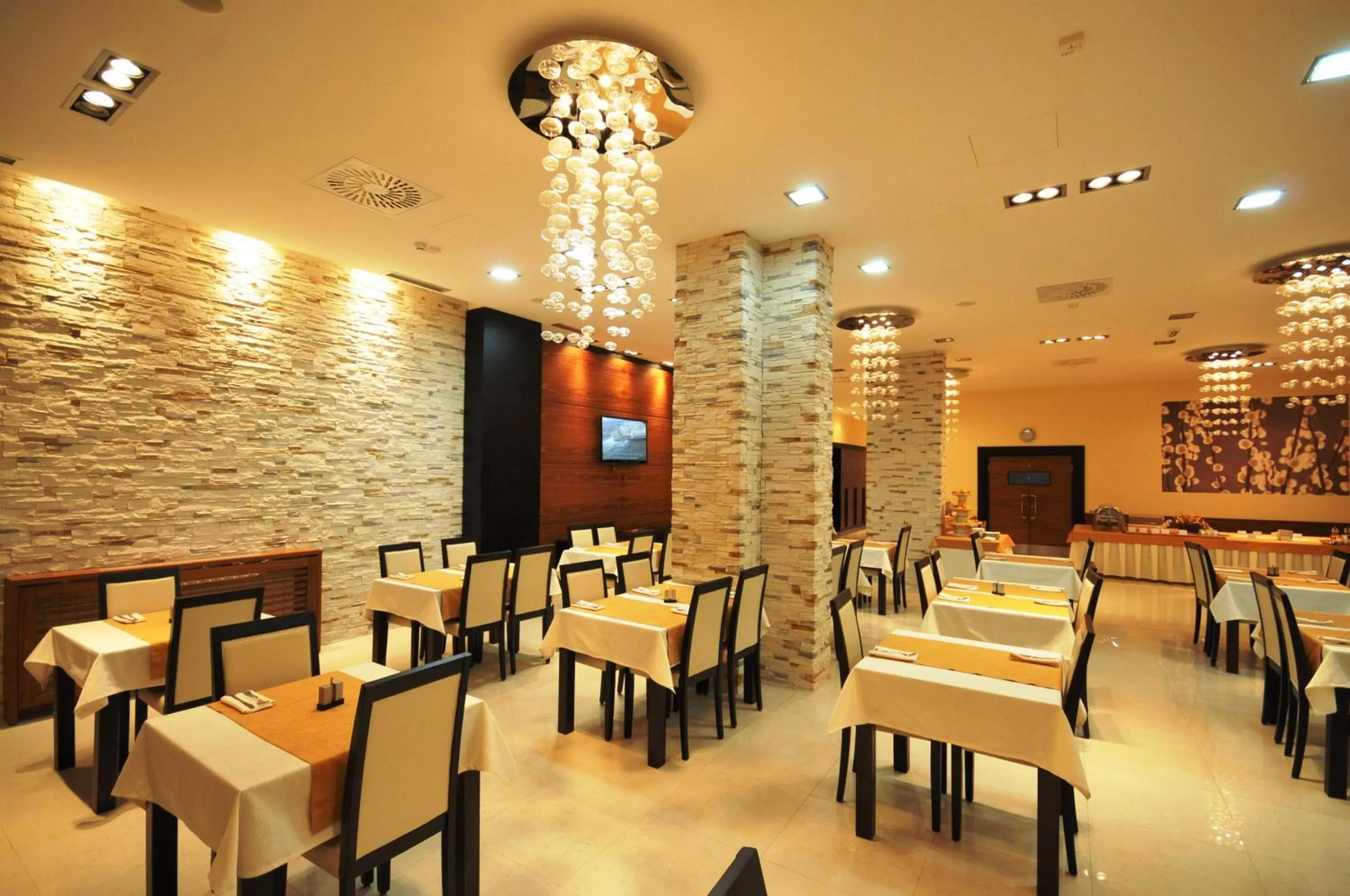 Restaurant/places to eat in Garni Hotel Nevski