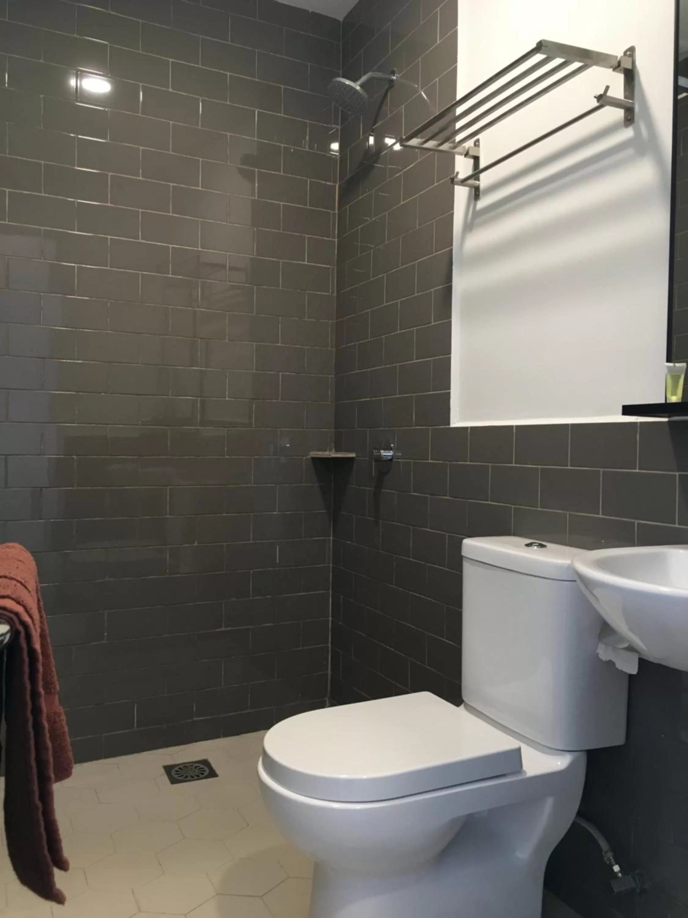 Shower in HOTEL CIQ, JALAN TRUS