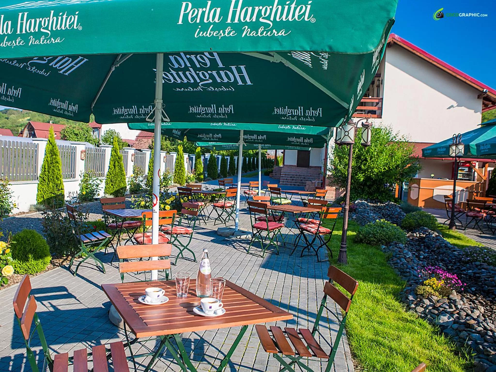 On site, Restaurant/Places to Eat in Country Court