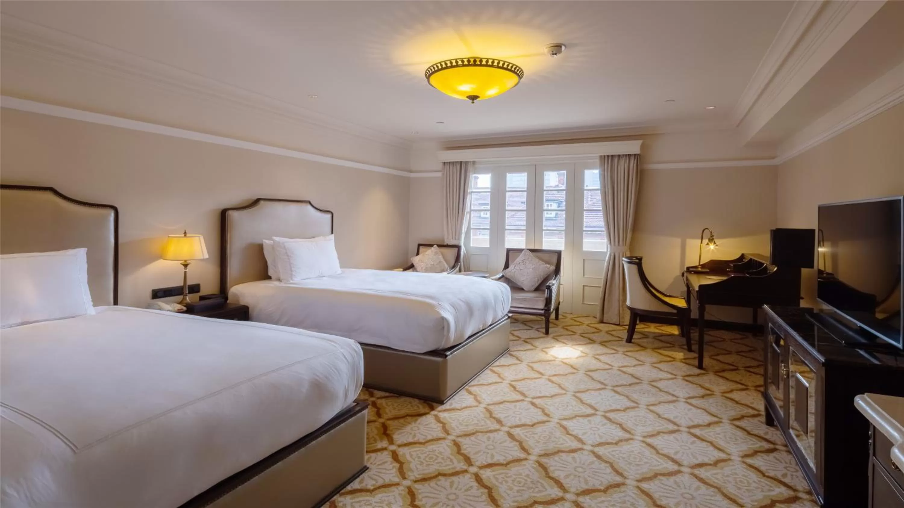 Photo of the whole room, Bed in InterContinental Shanghai Ruijin by IHG - Downtown Historic Iconic Garden Hotel