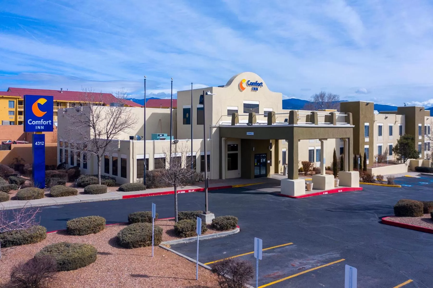 Property building in Comfort Inn Santa Fe South