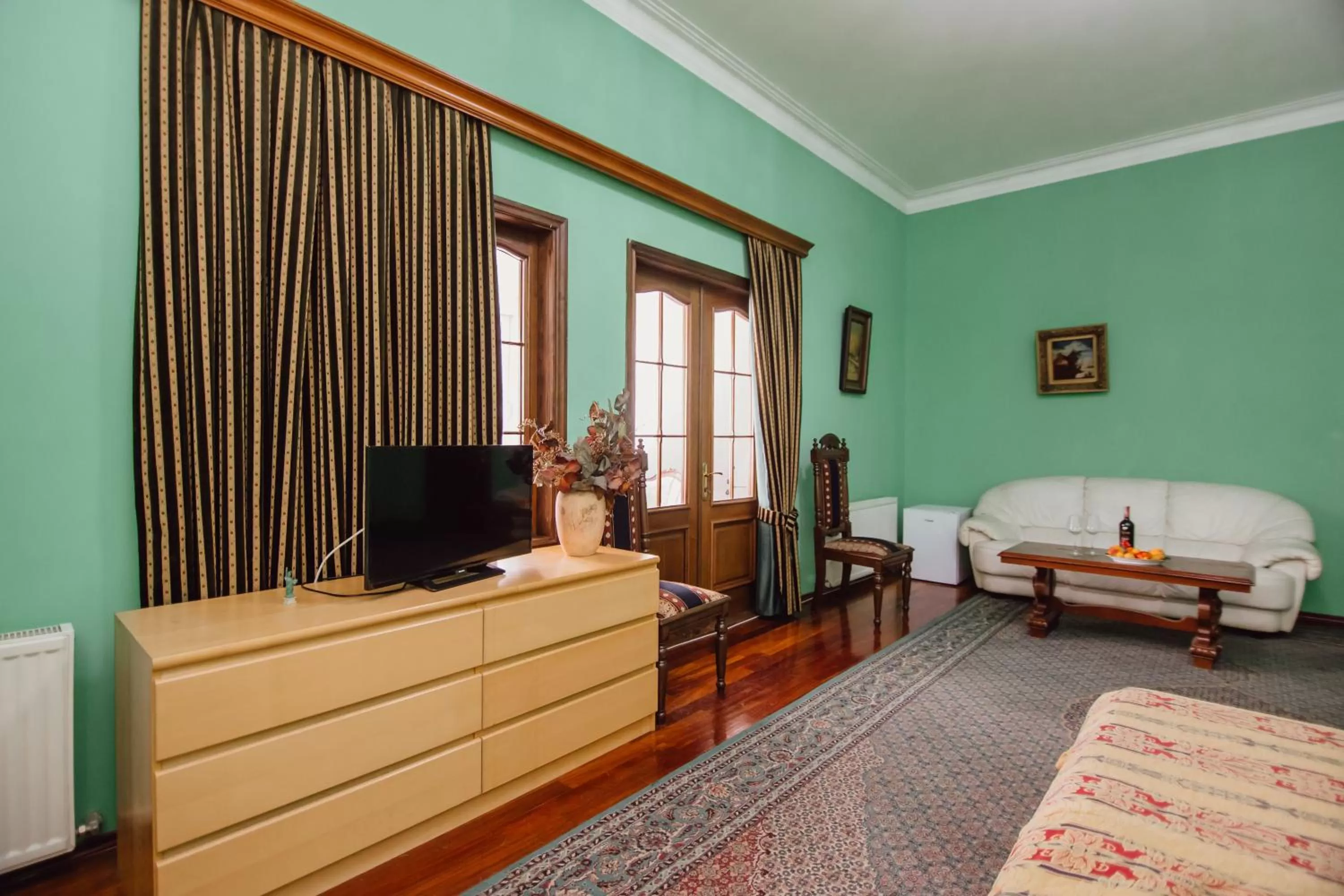 Photo of the whole room in Hotel Queen-Batumi