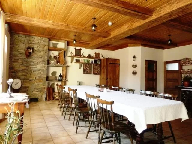 Restaurant/Places to Eat in Gościniec Dworski w Ropie