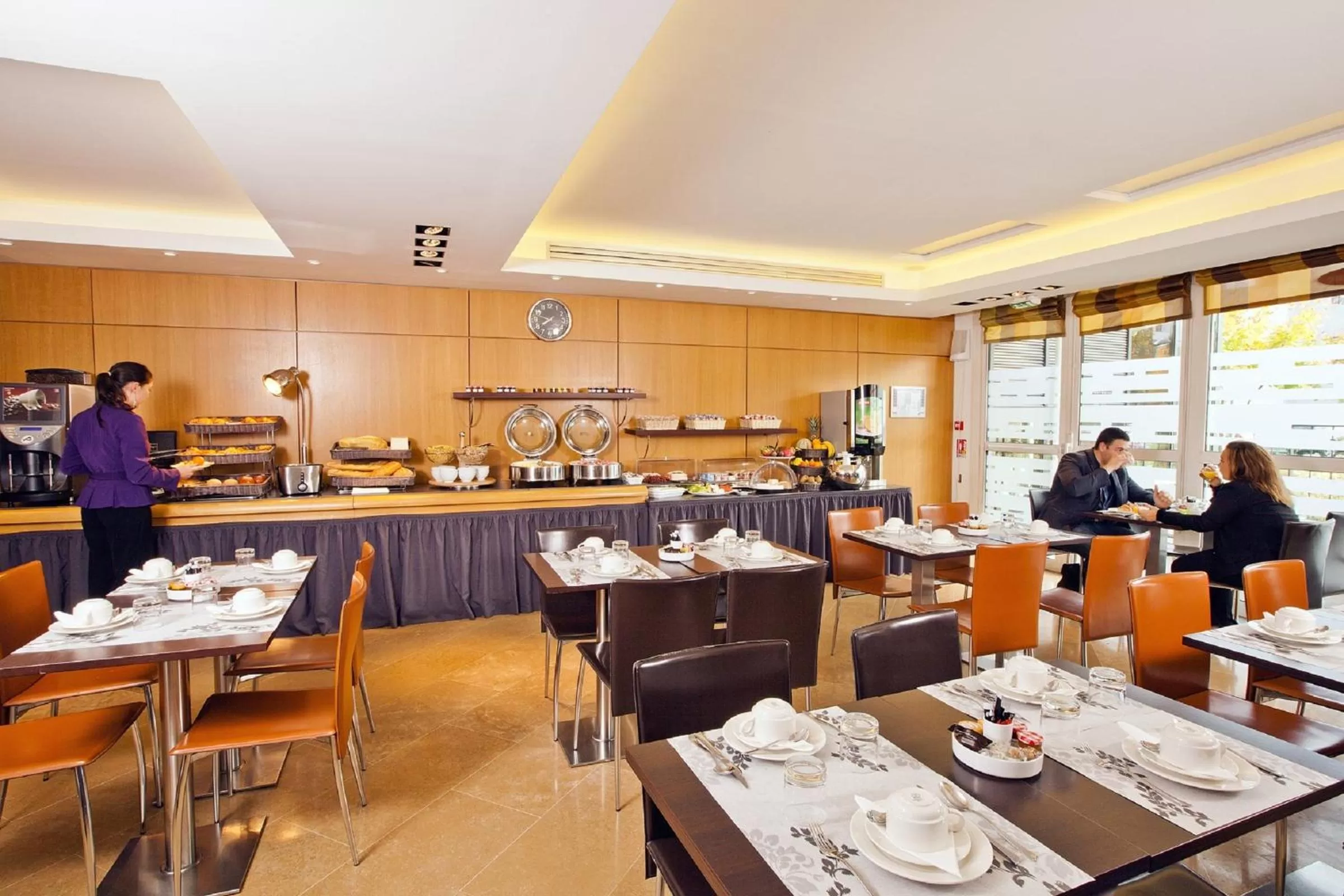 Restaurant/places to eat in Residhome Paris-Massy