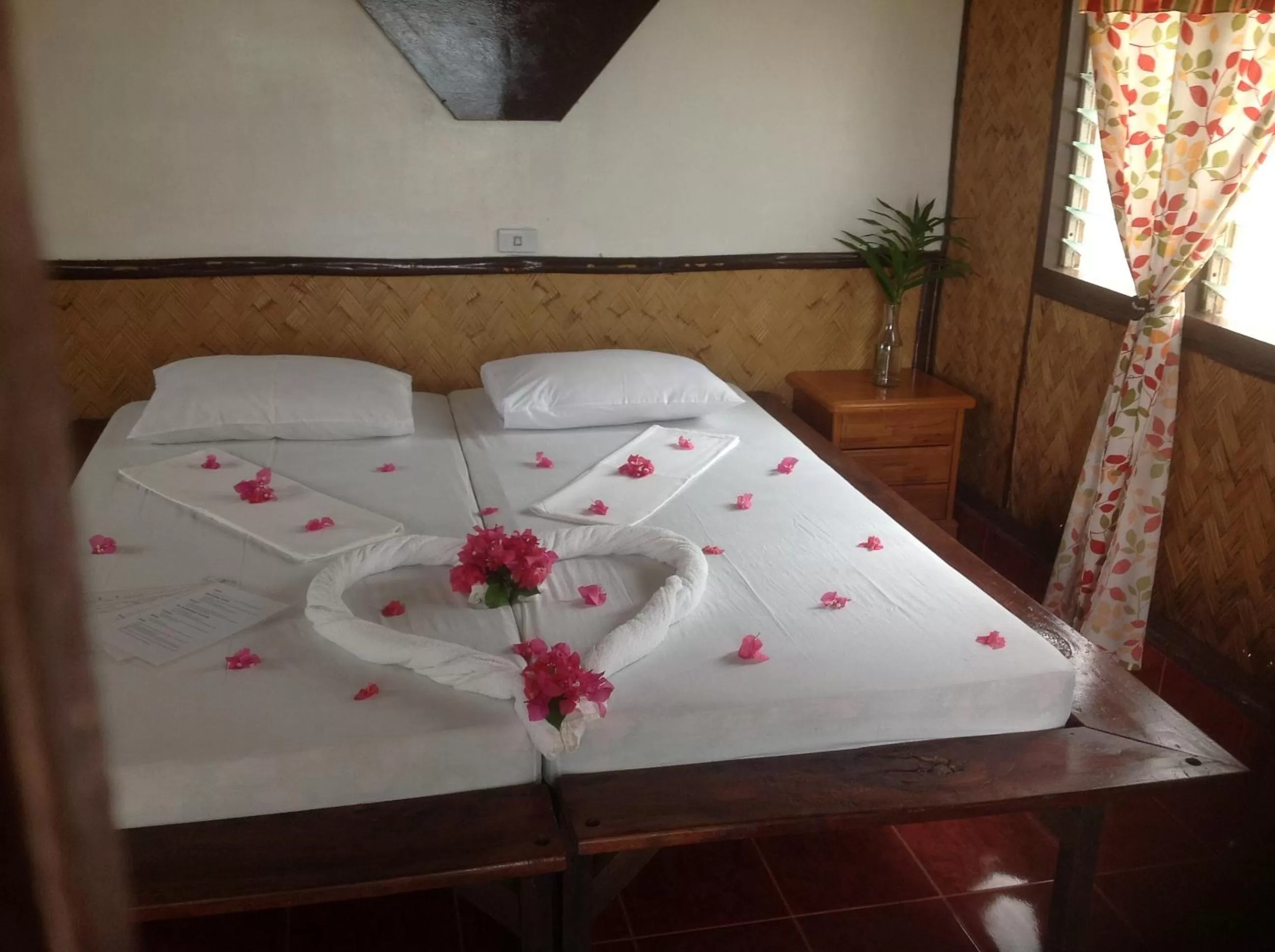 Photo of the whole room, Bed in Discovery Island Resort