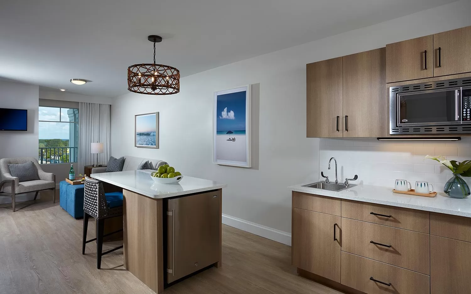 Kitchen or kitchenette in The Pointe Hotel