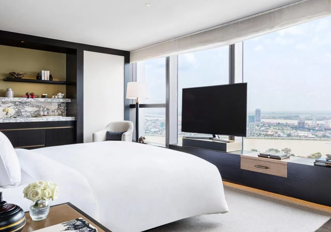 Bedroom, Bed in Rosewood Phnom Penh