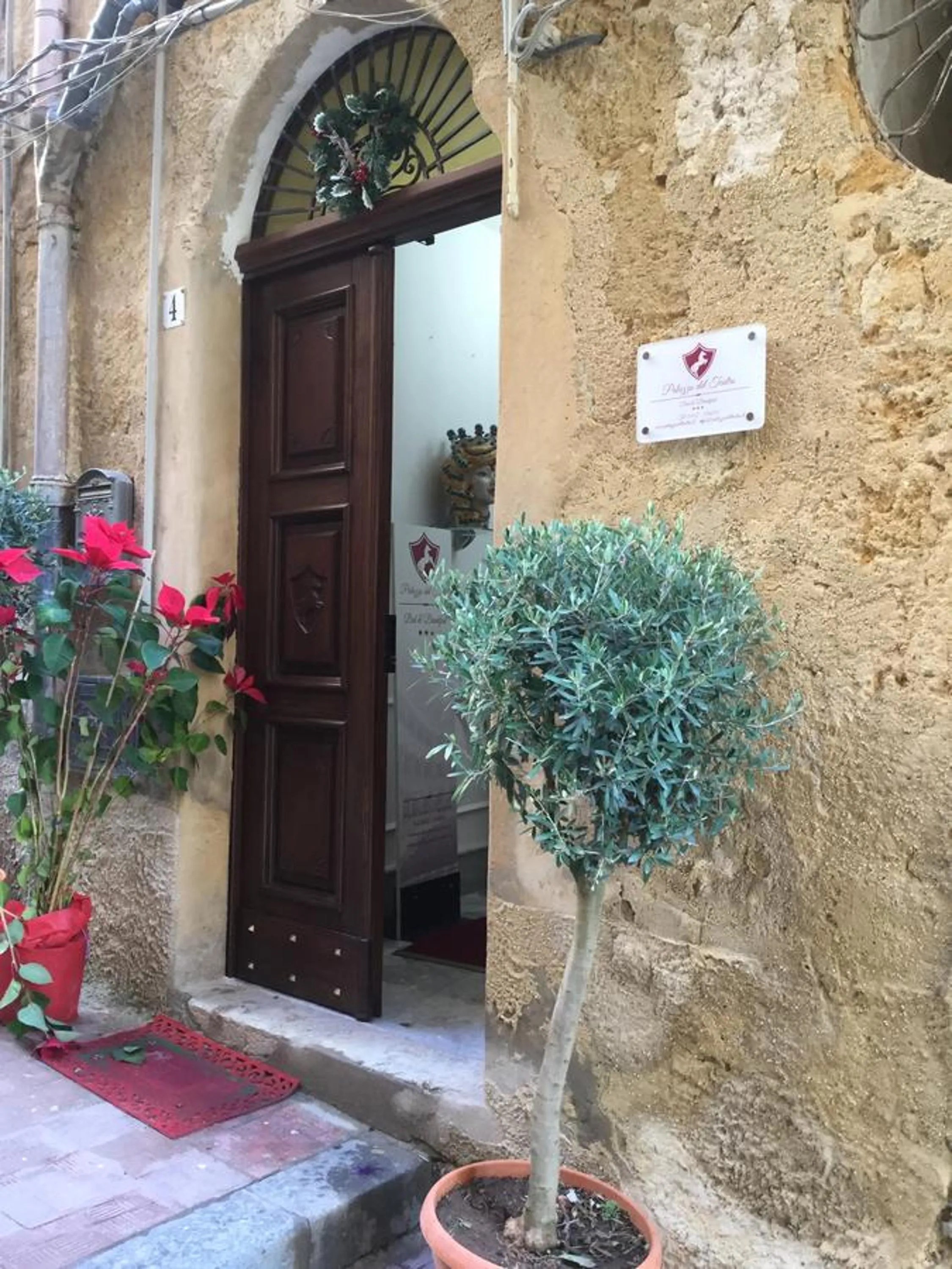 Facade/entrance in B&B Palazzo del Teatro