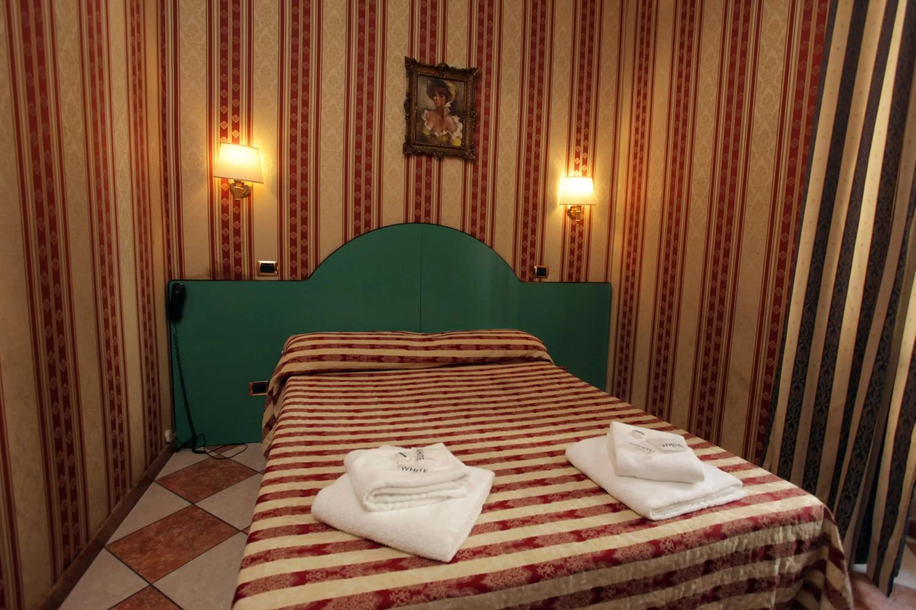 Other, Bed in Hotel Hollywood