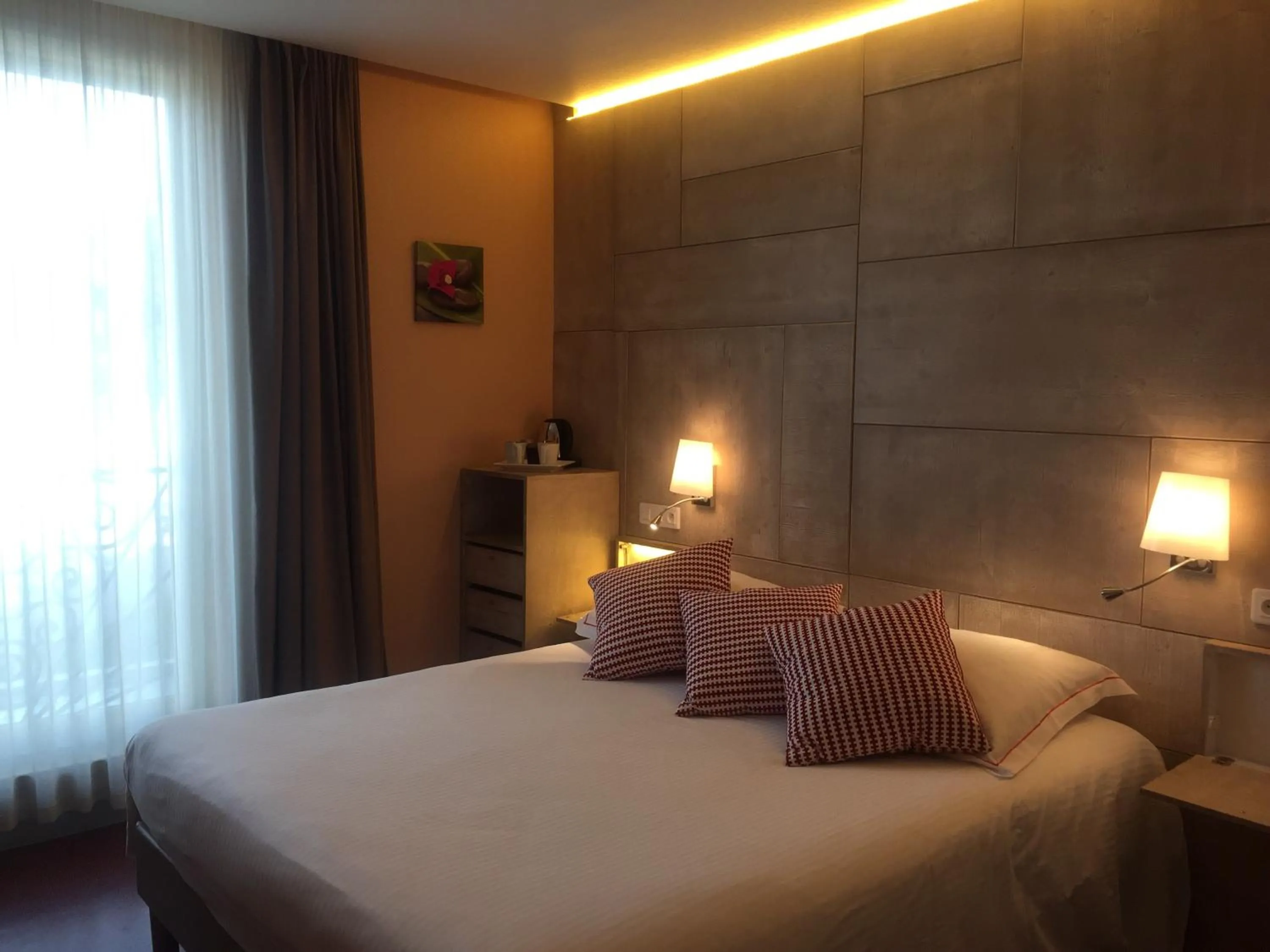 Double Room with Partial Lake View in The Originals Boutique, Hotel Alize, Evian-les-Bains (Inter-Hotel)