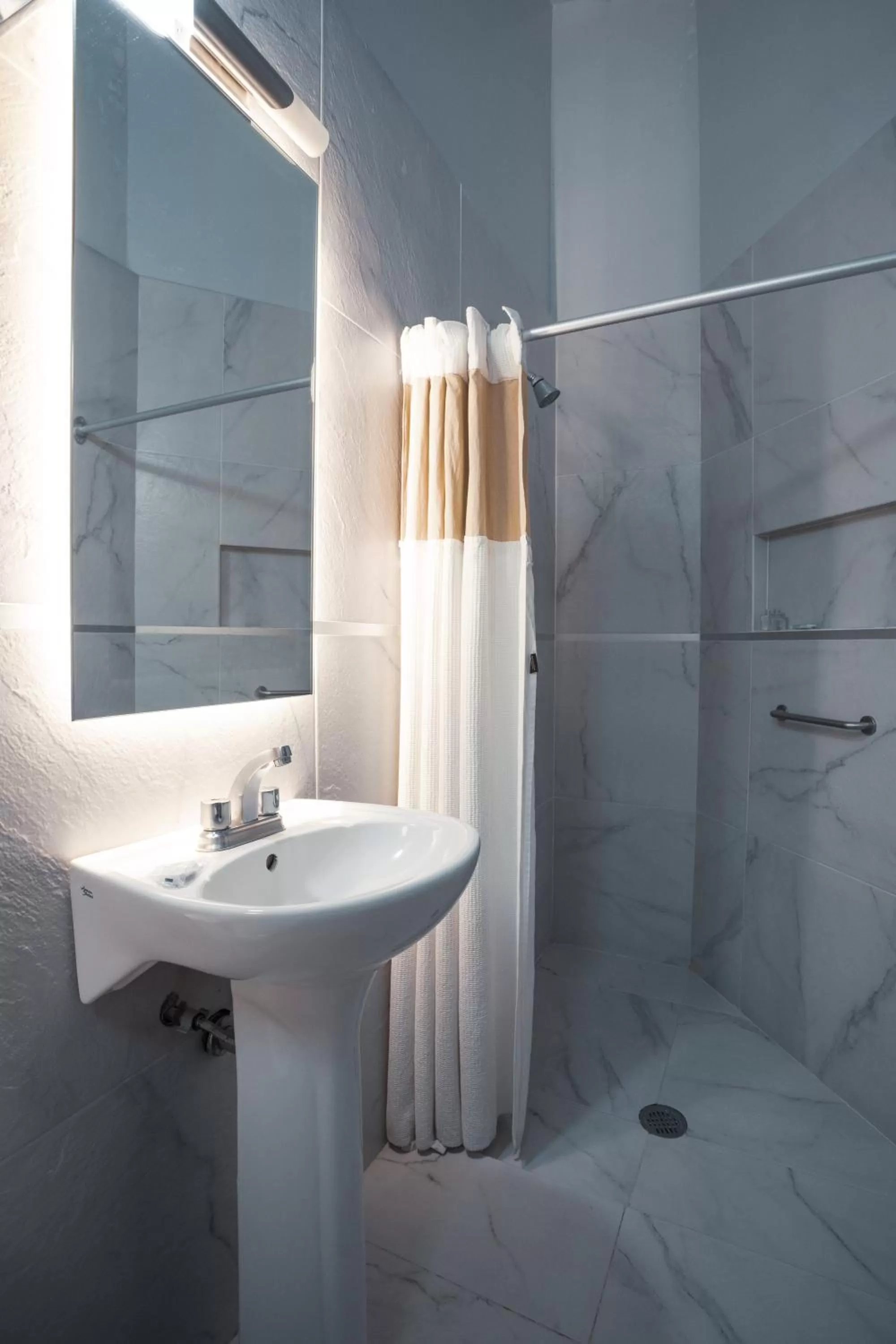 Shower in Hotel Principal