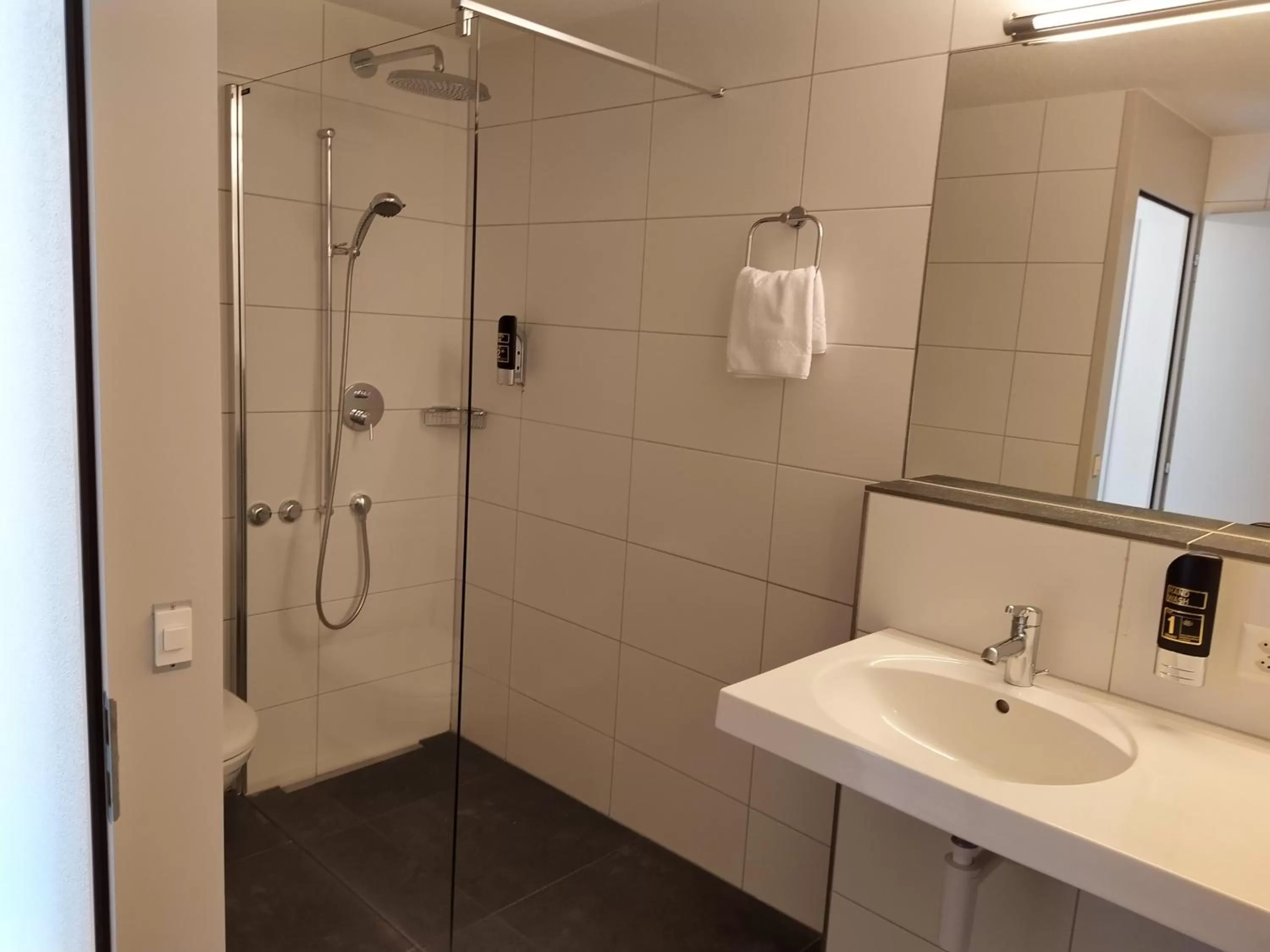 Hotel Sherlock Holmes & Khana Restaurant "nur 200 m zur Gondelbahn Hasliberg"