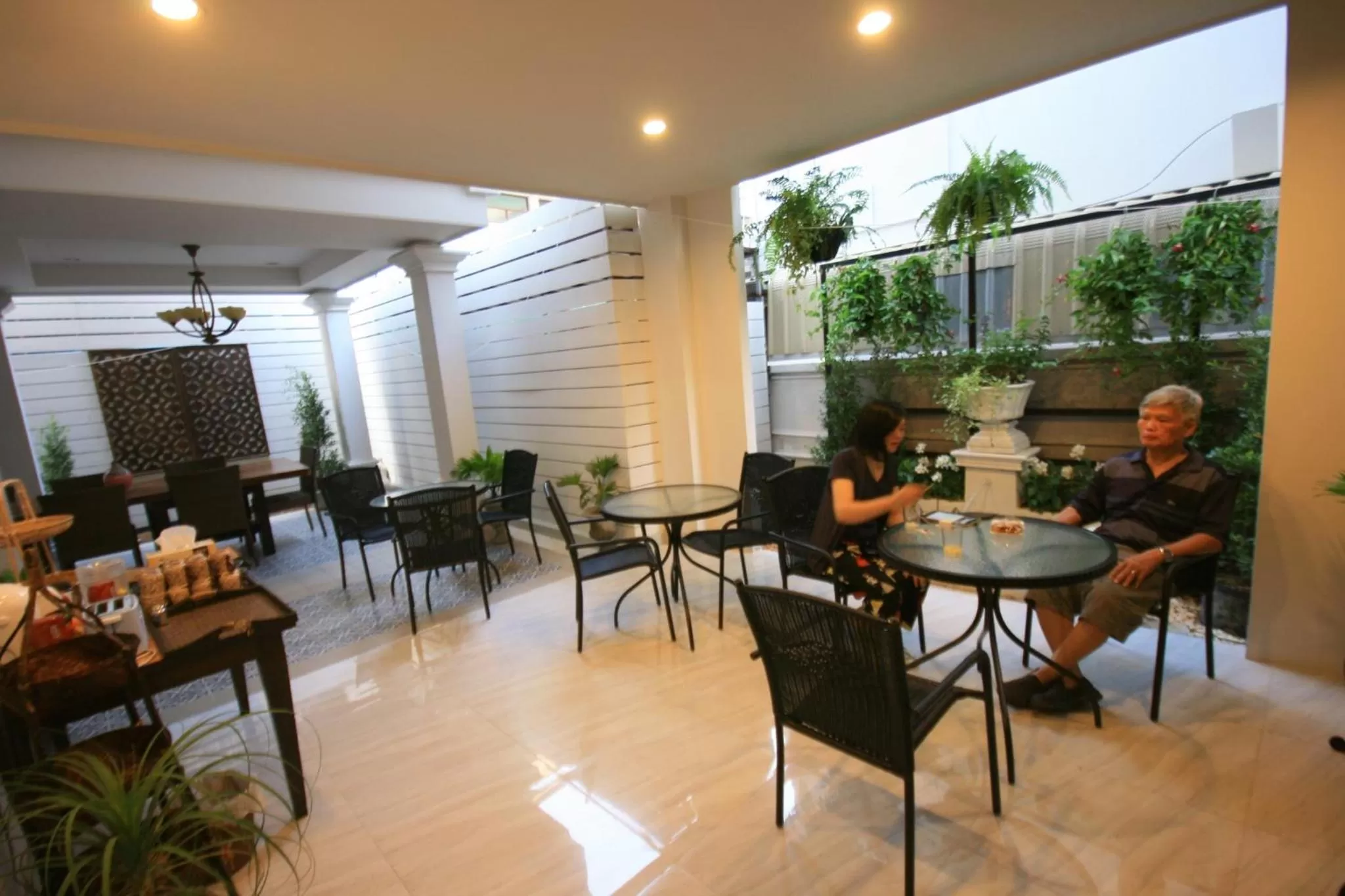 Restaurant/places to eat in Namamema