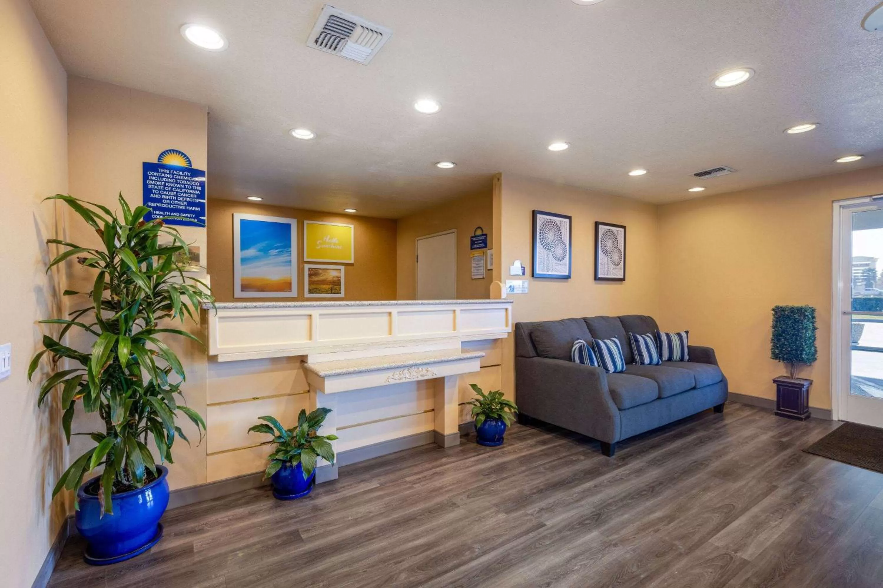 Lobby or reception in Days Inn by Wyndham Lathrop