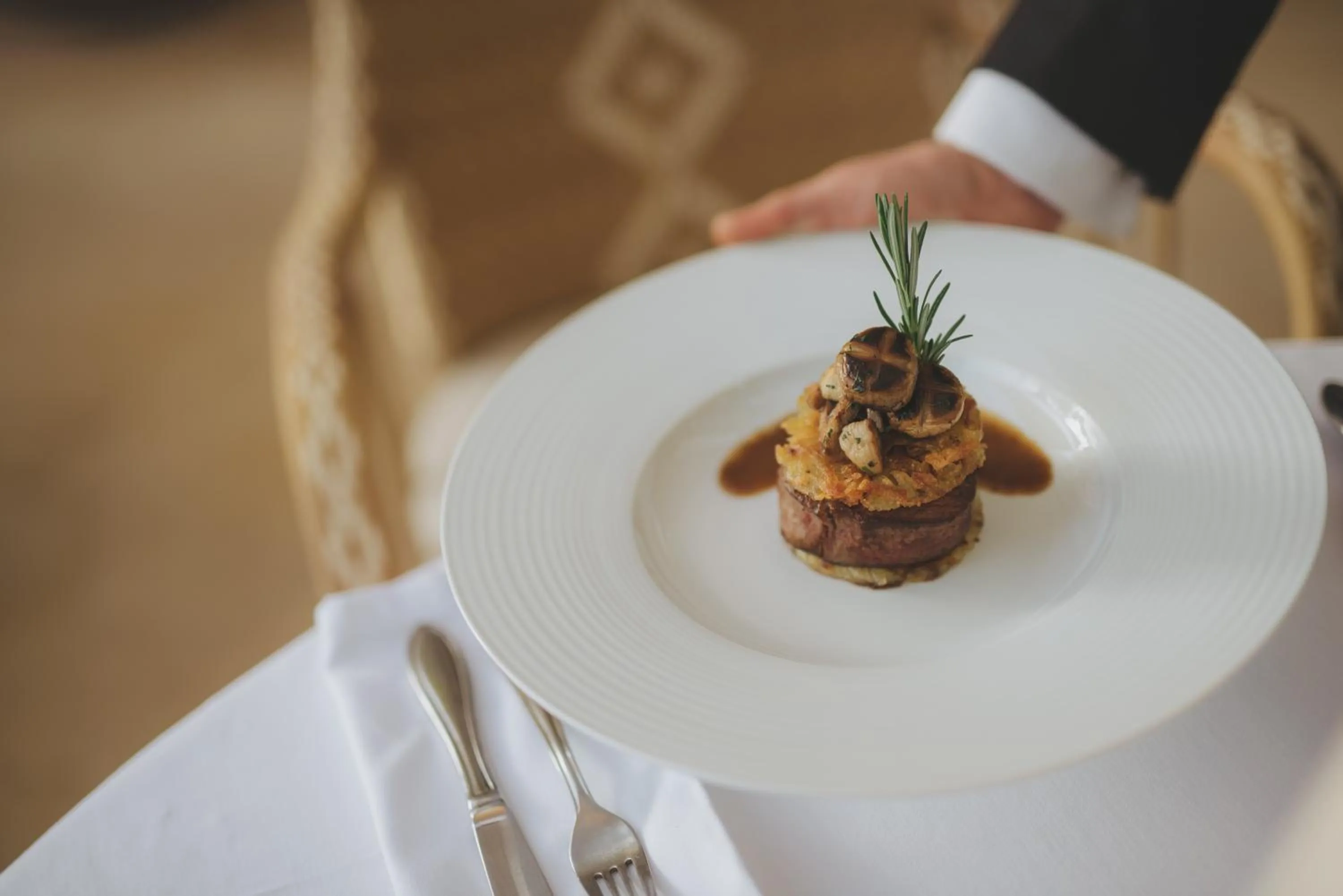 Restaurant/places to eat in Les Deux Tours