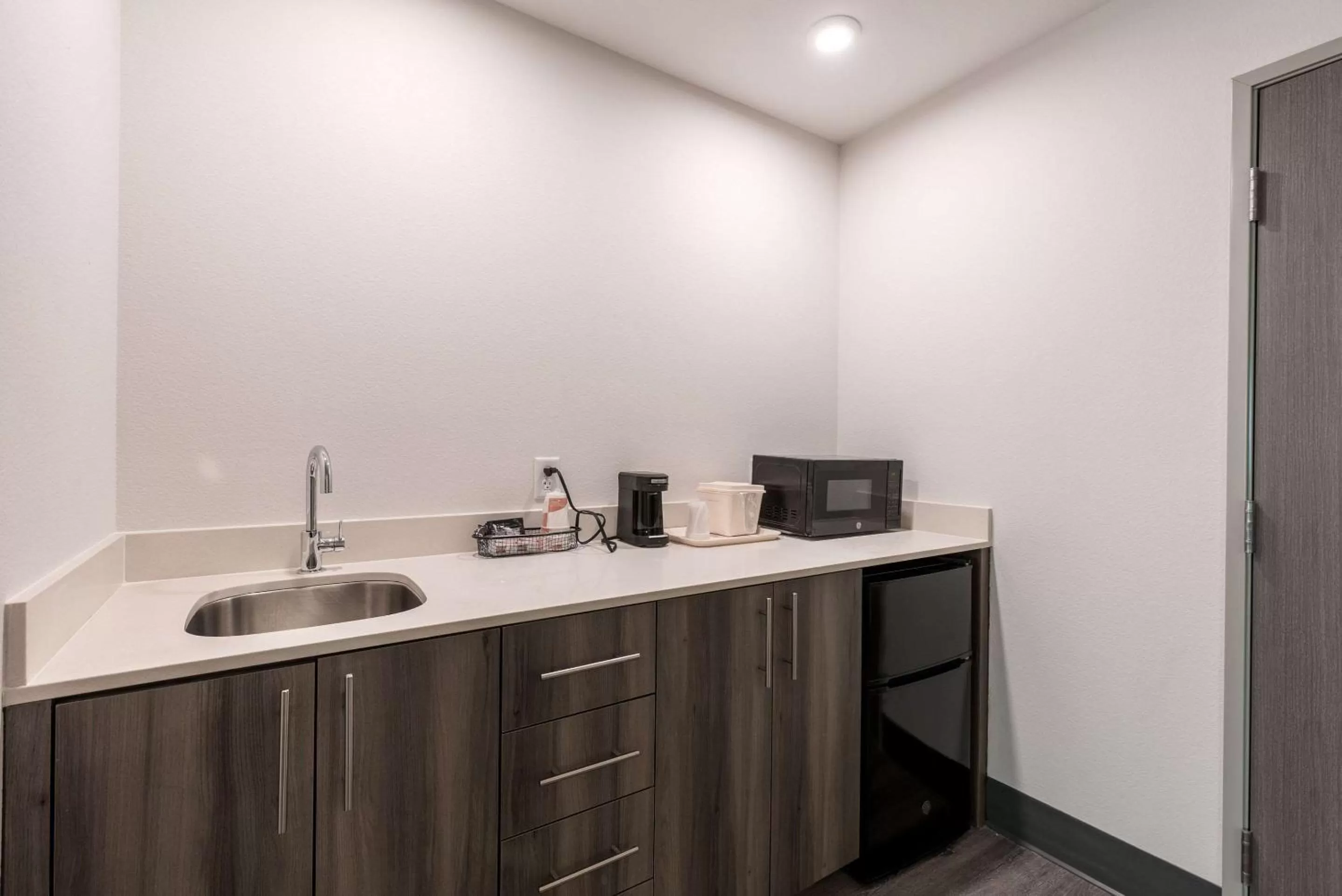 Bedroom in Comfort Suites Colorado Springs East - Medical Center Area