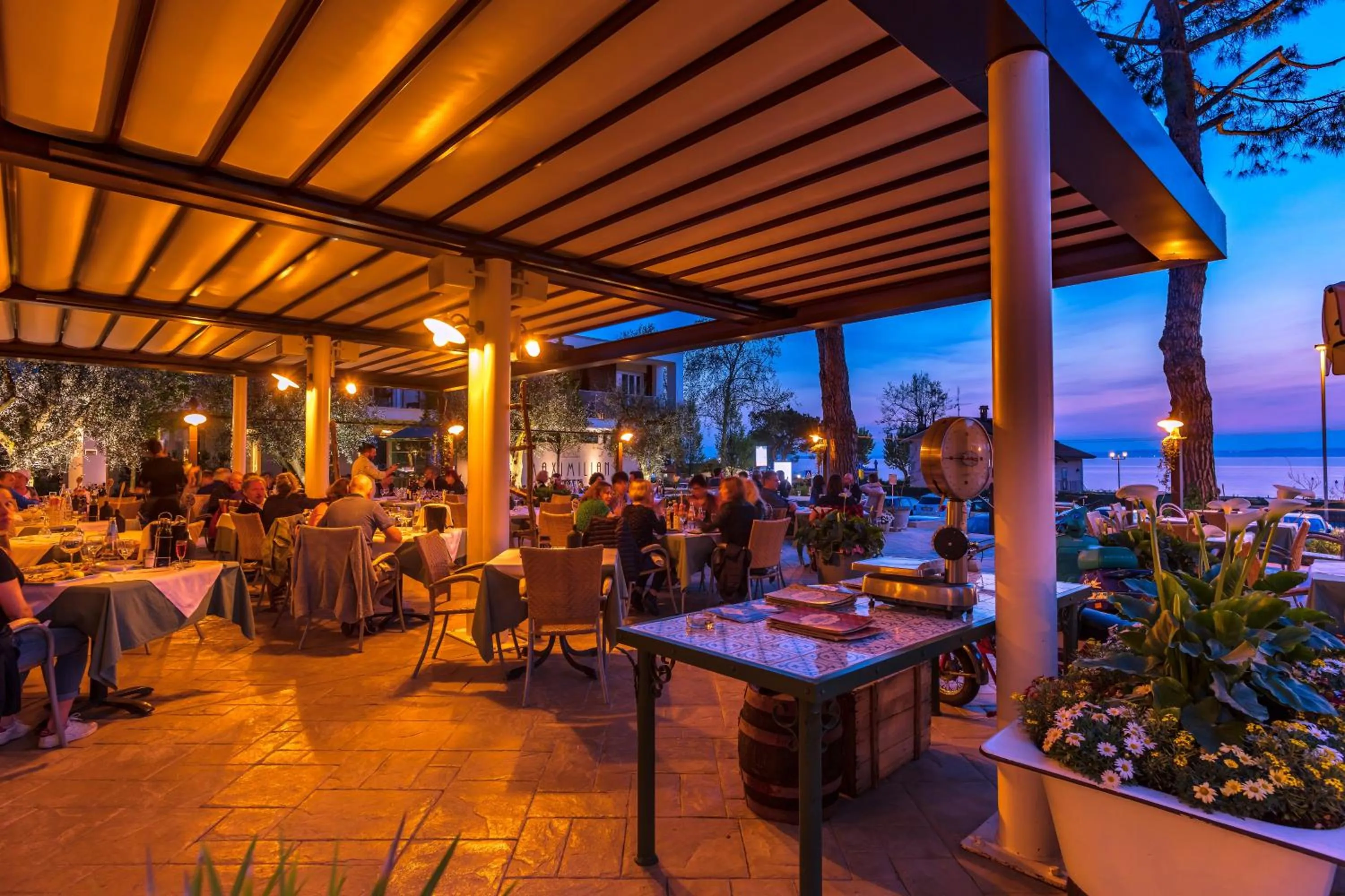 Restaurant/places to eat in Hotel Maximilian