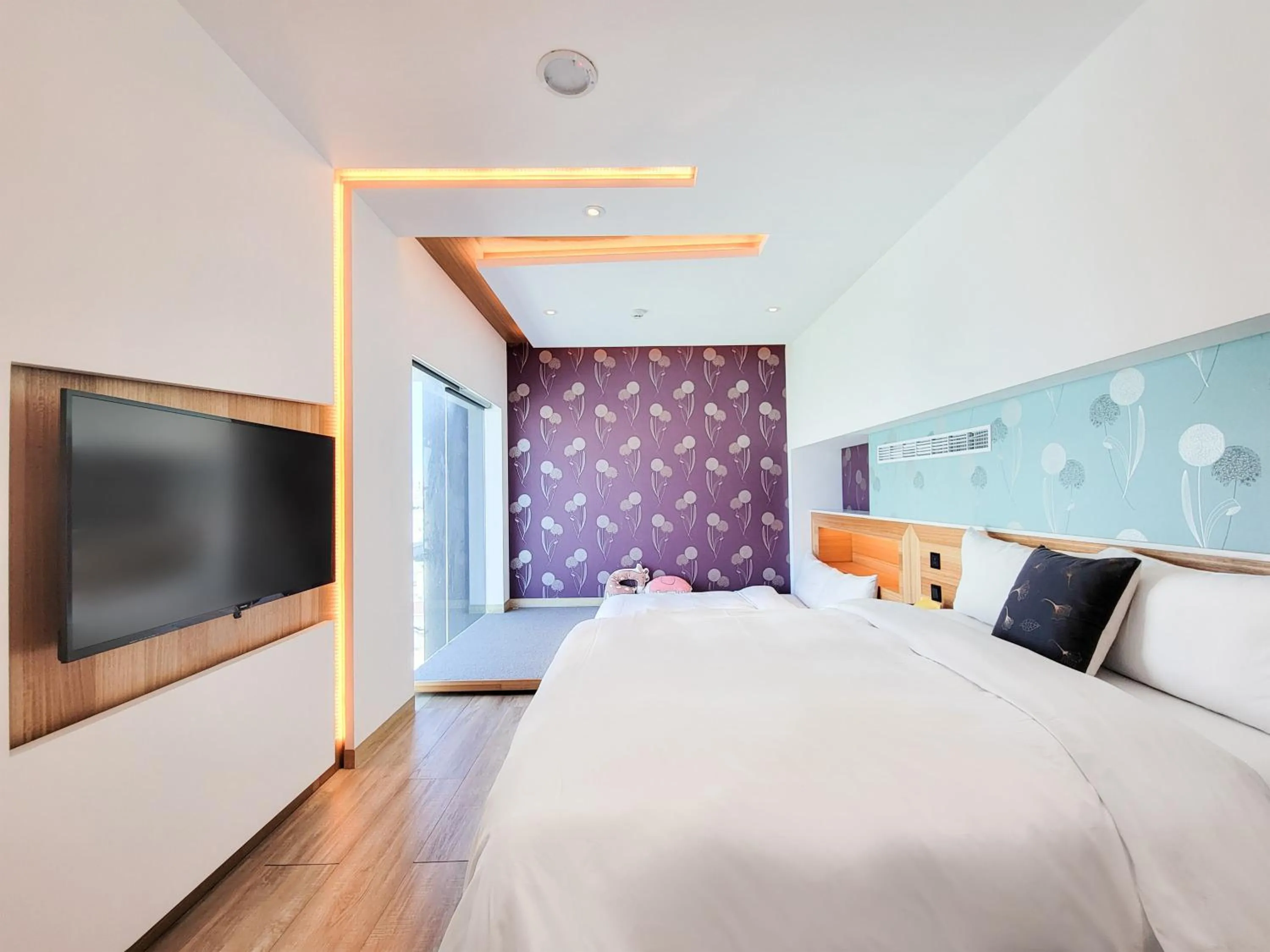 Photo of the whole room, Bed in CHECK inn Taichung Zhongshan