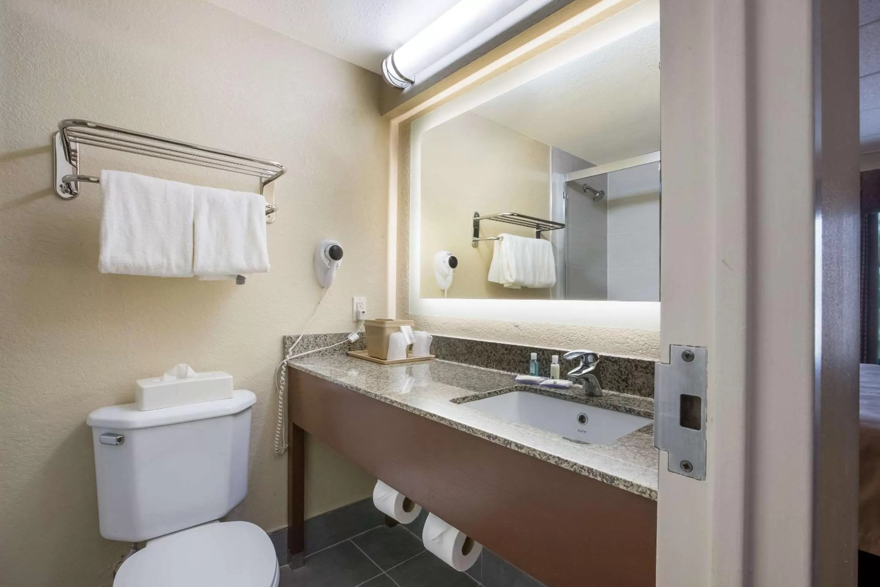 Bedroom in Quality Inn Near Princeton