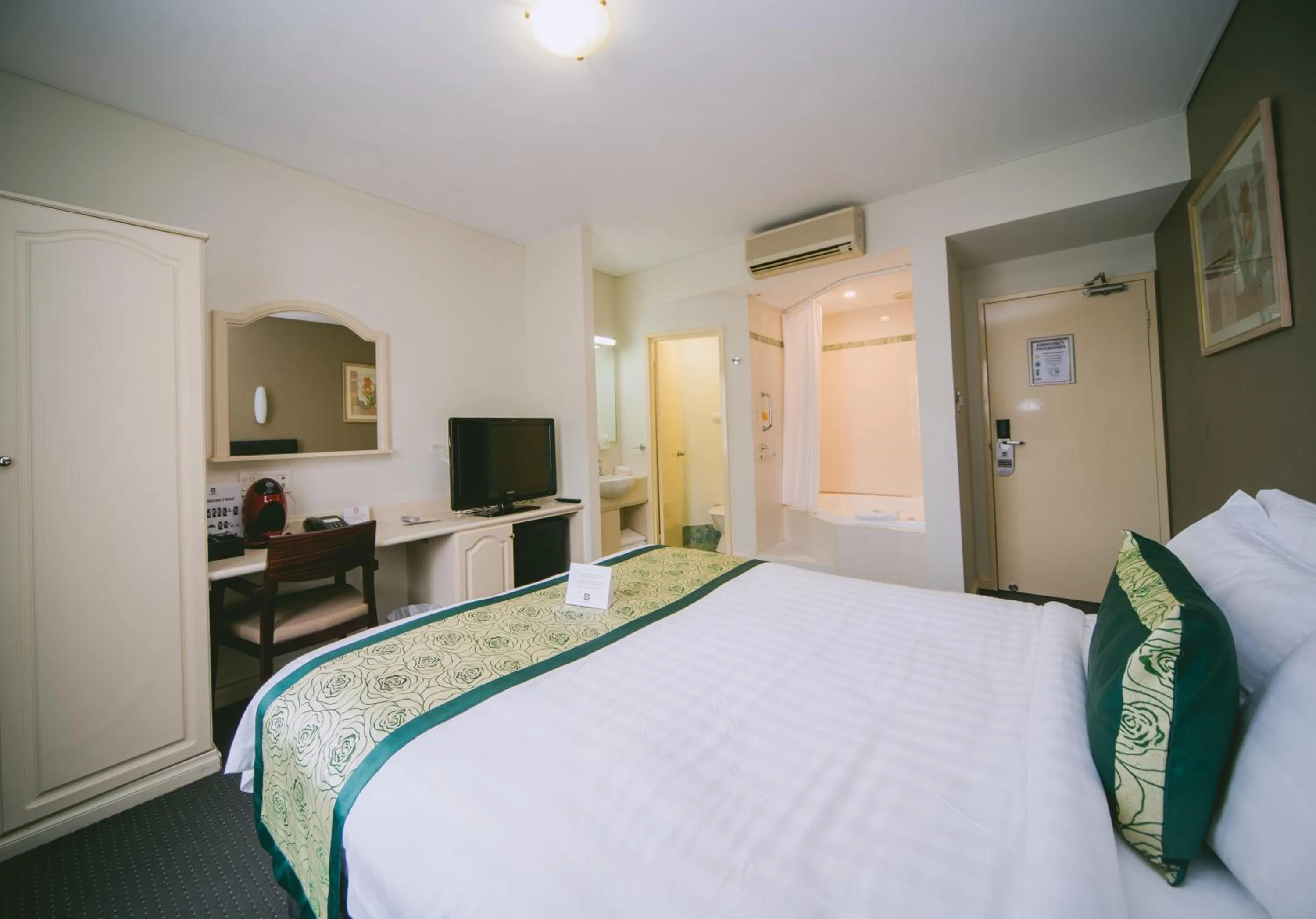 Bed in Hotel Northbridge