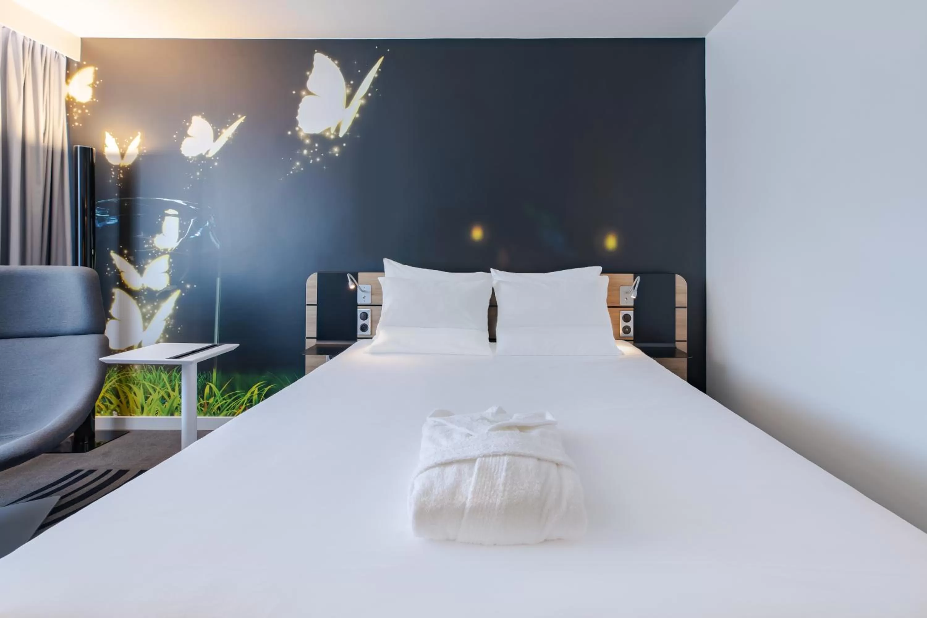 Photo of the whole room, Bed in Novotel Wrocław City