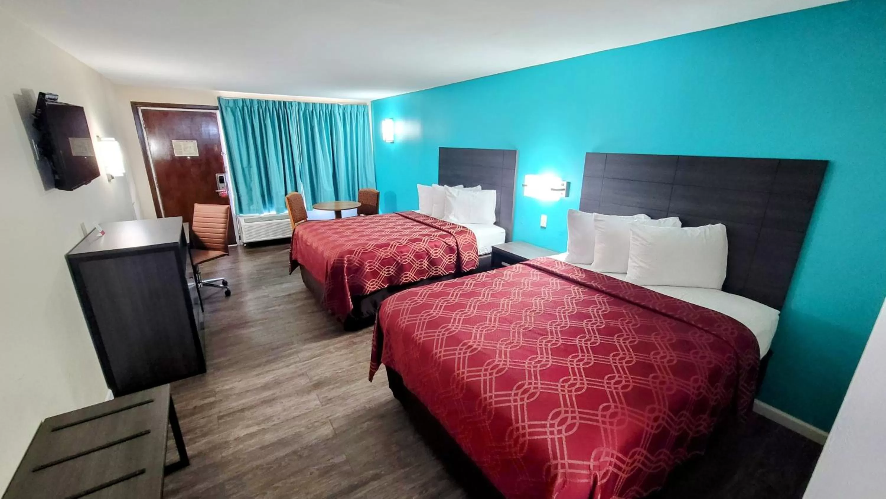 Photo of the whole room, Bed in Econo Lodge Kosciusko