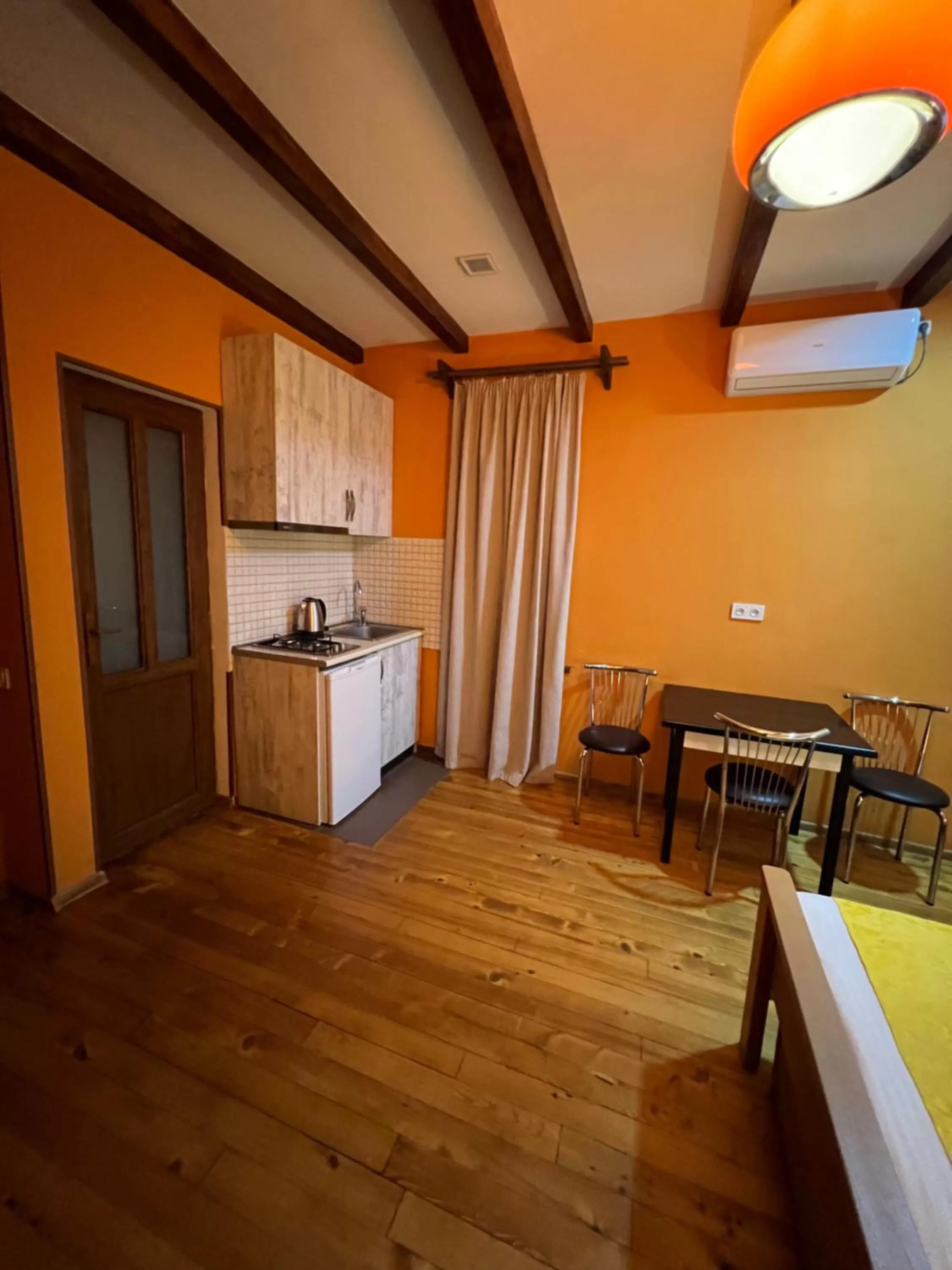 Kitchen/Kitchenette in Borjomi Yellow Hotel