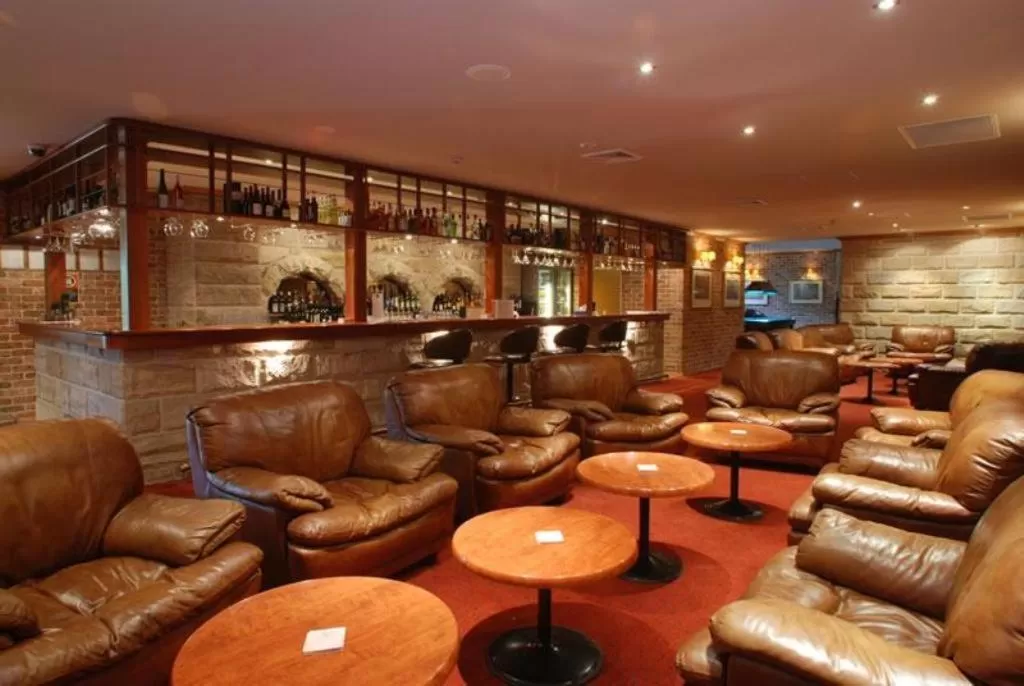 Lounge or bar in The Hermitage Motel - Campbelltown