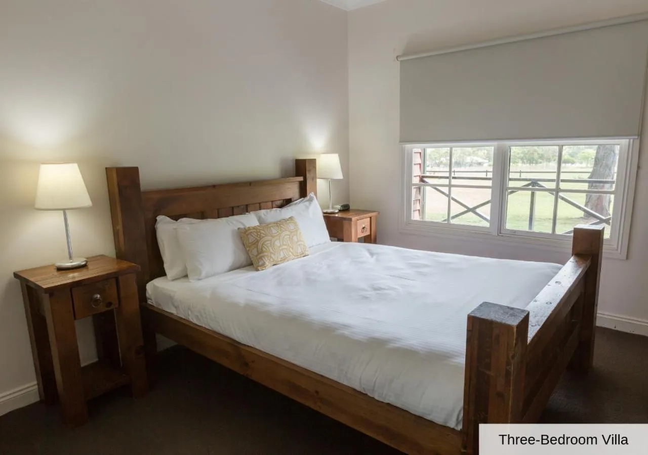 Bedroom, Bed in Pokolbin Village Estate
